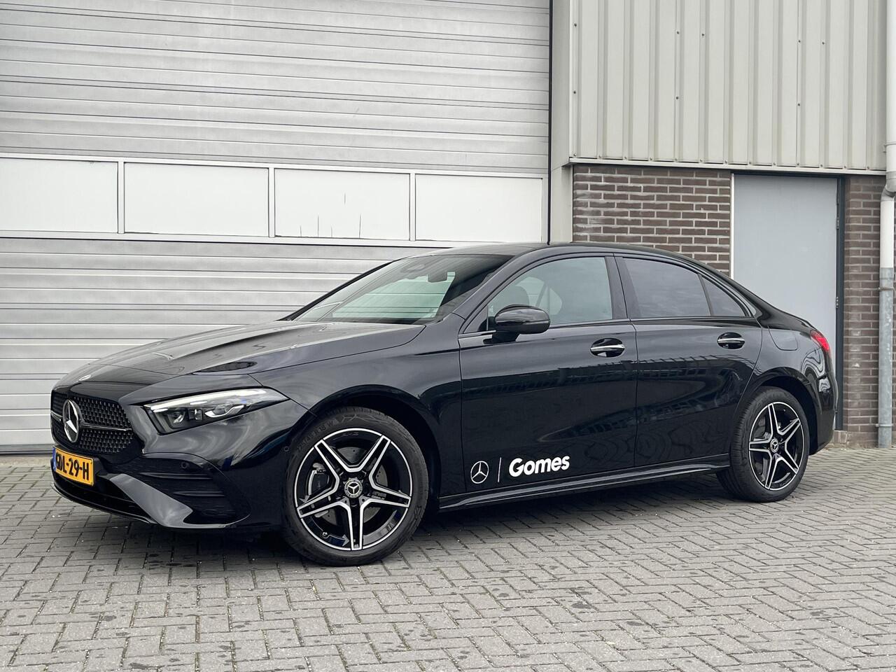 Mercedes-Benz A-KLASSE Limousine 250 e Star Edition AMG Line | Panoramadak | Night Pakket | Dodehoekassistent | MULTIBEAM LED koplampen | Stoelverwarming | Sfeerverlichting | Sierdelen Aluminium | Elektrisch Inklapbare Buitenspiegels | Achteruitrijcamera | Parkeersensoren