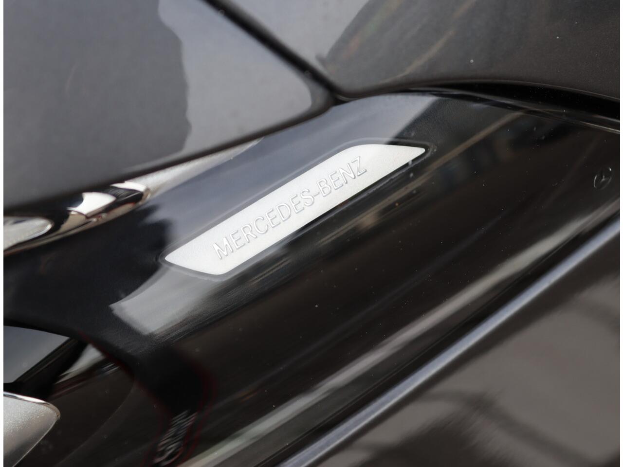 Mercedes-Benz A-KLASSE 180 AMG-line | Sfeerverlichting | Panoramadak | NAP