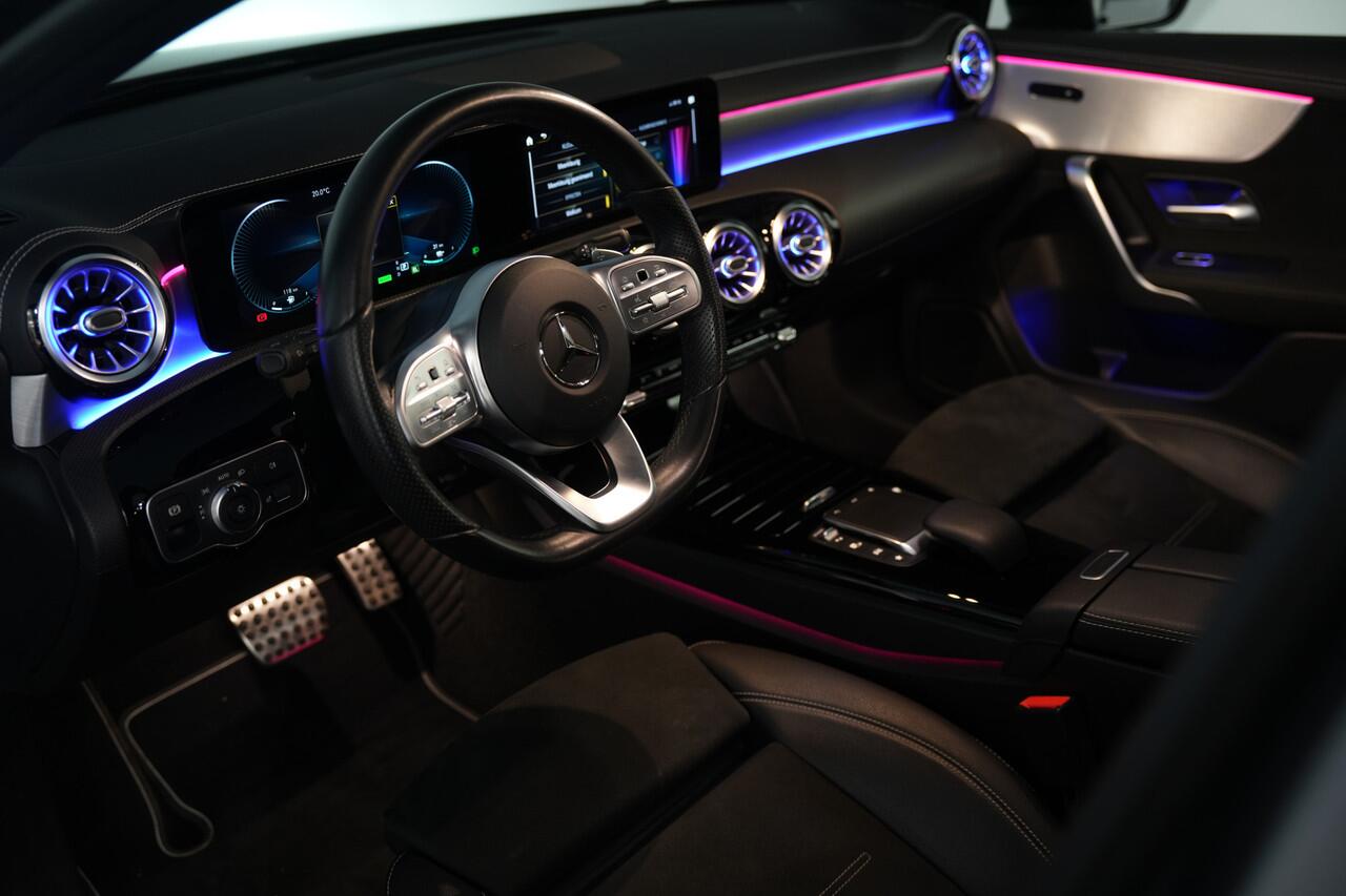 Mercedes-Benz A-KLASSE 250 e AMG MAGNO MAT ? PANO ? NIGHT ? CAMERA ? SFEER ? MBUX-HIGH END