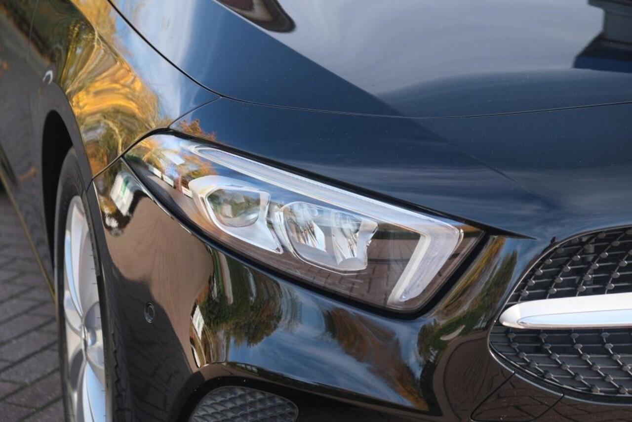 Mercedes-Benz A-KLASSE 180 136pk Business Solution | Widescreen | Climate | Cruise | Camera | Stoelverwarming | PDC