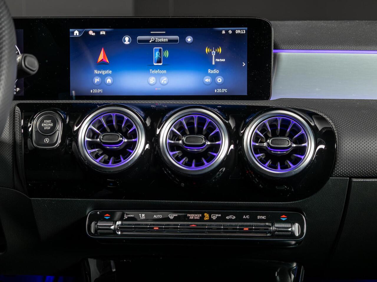 Mercedes-Benz A-KLASSE Hatchback 180 Star Edition Panorama dak