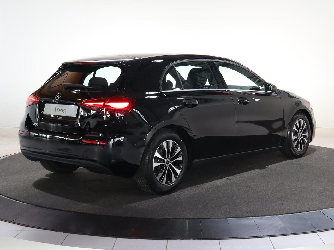 Mercedes-Benz A-KLASSE 180 Business Solution | Dodehoekassistent | Achteruitrijcamera | Apple CarPlay