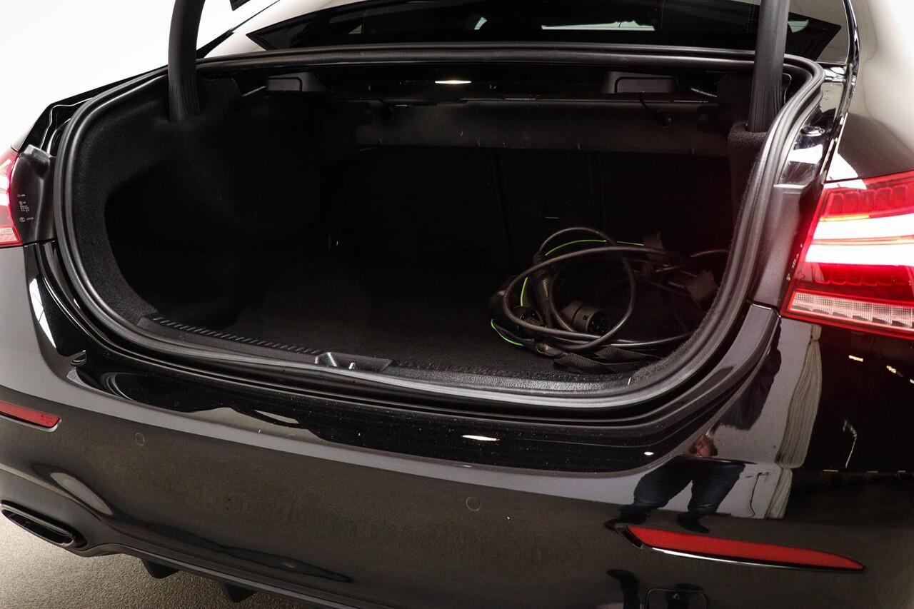 Mercedes-Benz A-KLASSE 250 e Premium Plus | SFEERVERLICHTING | DAB | APPLE | 18" | AMG |