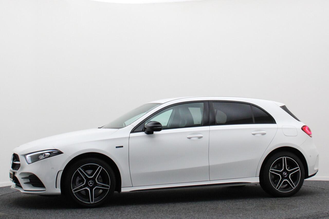 Mercedes-Benz A-KLASSE 250 e Business Solution AMG Limited Camera, Sfeerverlichting, Apple Carplay, LED, Cruise, PDC