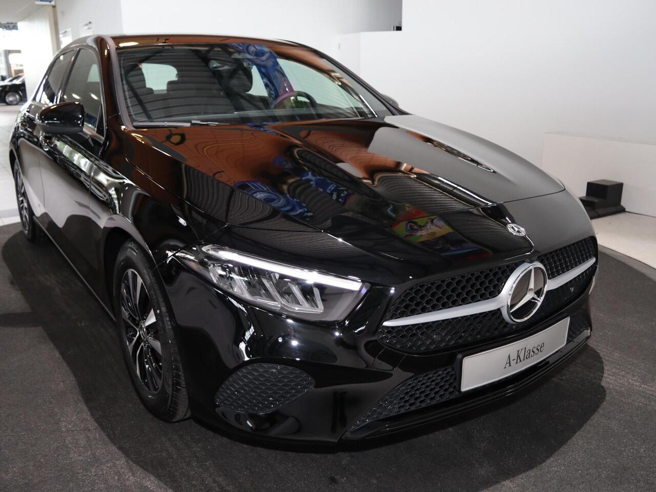 Mercedes-Benz A-KLASSE 180 Business Solution | Dodehoekassistent | Achteruitrijcamera | Apple CarPlay