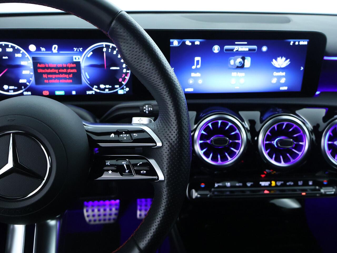 Mercedes-Benz A-KLASSE 250 e Plug-In Hybride AMG Sportpakket | Sfeerverlichting | Keyless Go | Parkeerpakket met Camera | CarPlay | Inclusief 24 maanden Mercedes-Benz Certified garantie voor Europa.