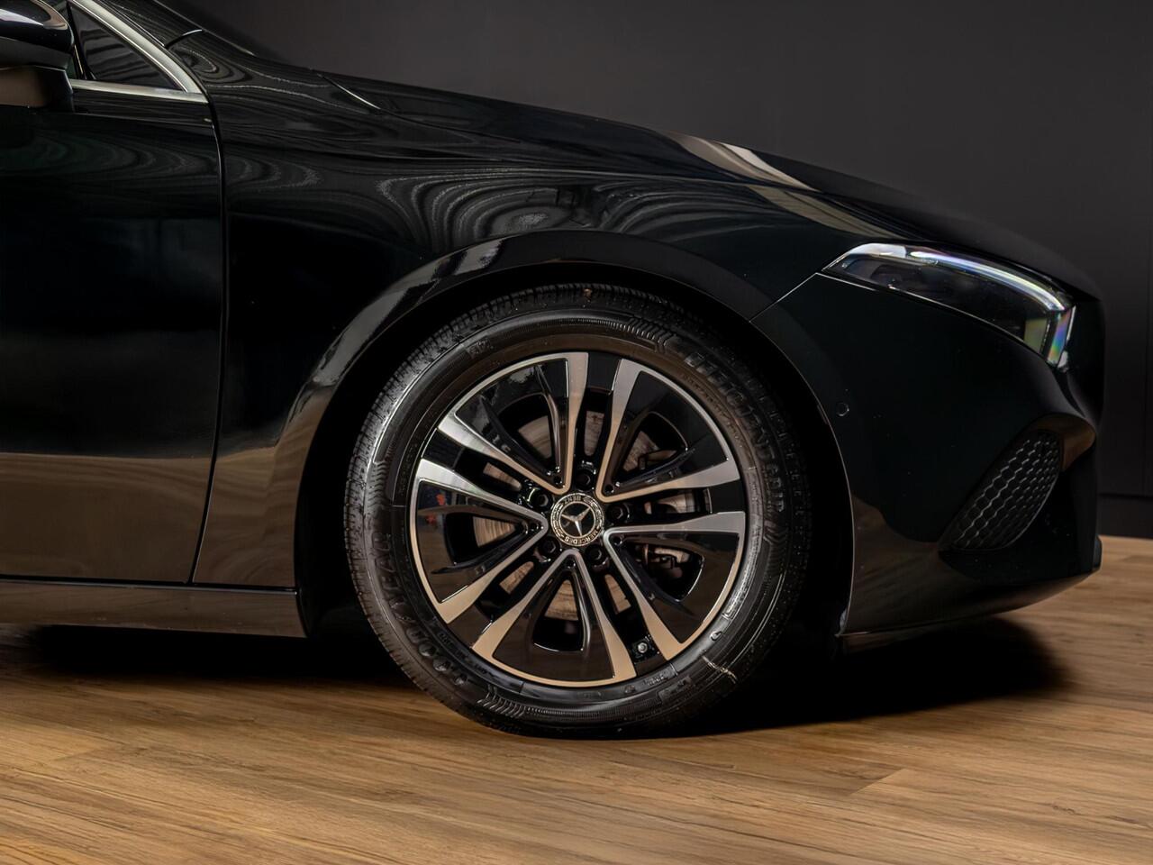 Mercedes-Benz A-KLASSE Hatchback 180 Luxury Line Panorama dak