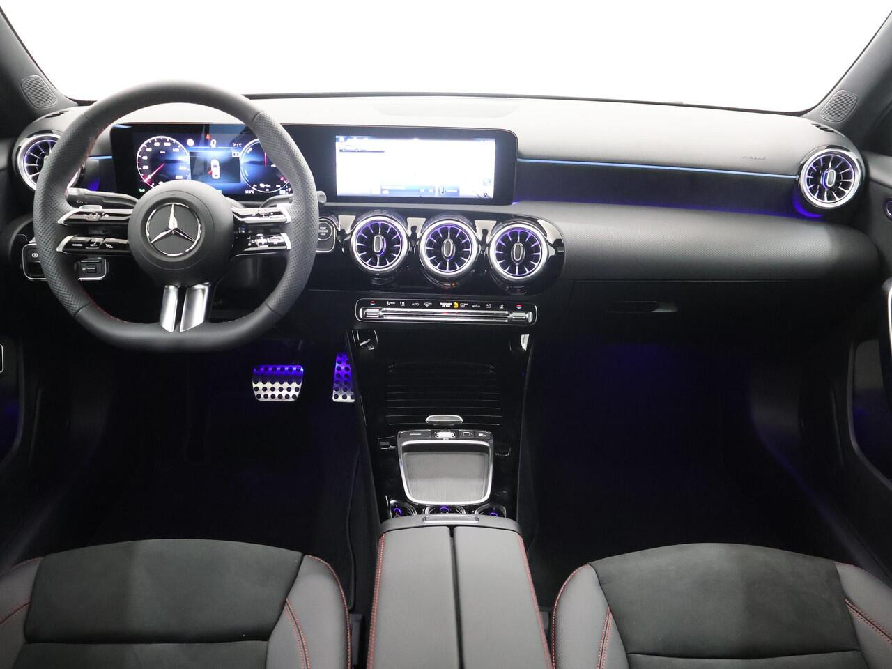 Mercedes-Benz A-KLASSE 250e Business Solution AMG | Panoramadak | Sfeerverlichting | Achteruitrijcamera |