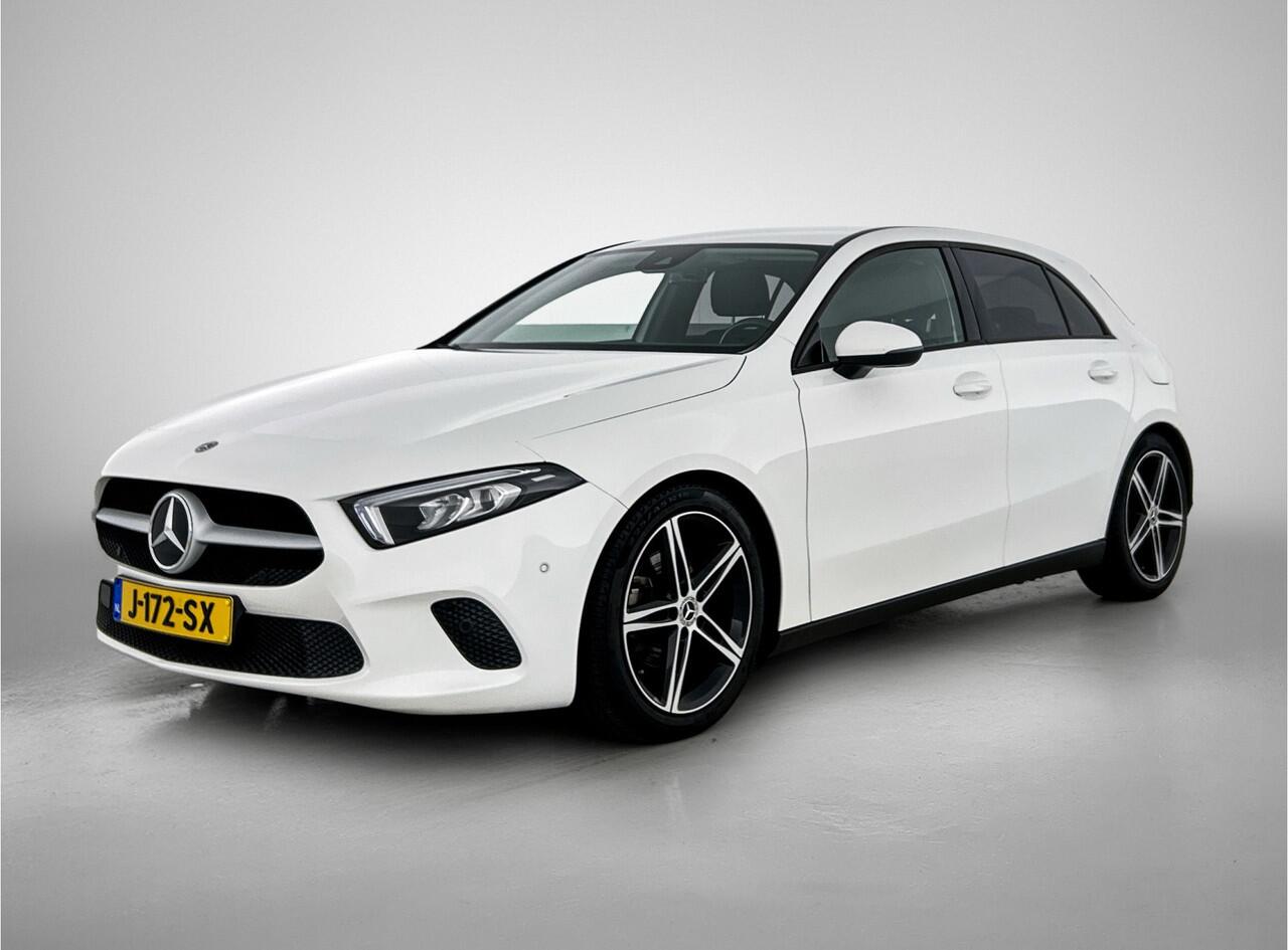 Mercedes-Benz A-KLASSE 160 Business Solution Ledkoplampen | Apple CarPlay | Achteruitrijcamera | Stoelverwarming Voor. Inclusief 24 maanden Mercedes-Benz Certified garantie voor Europa.