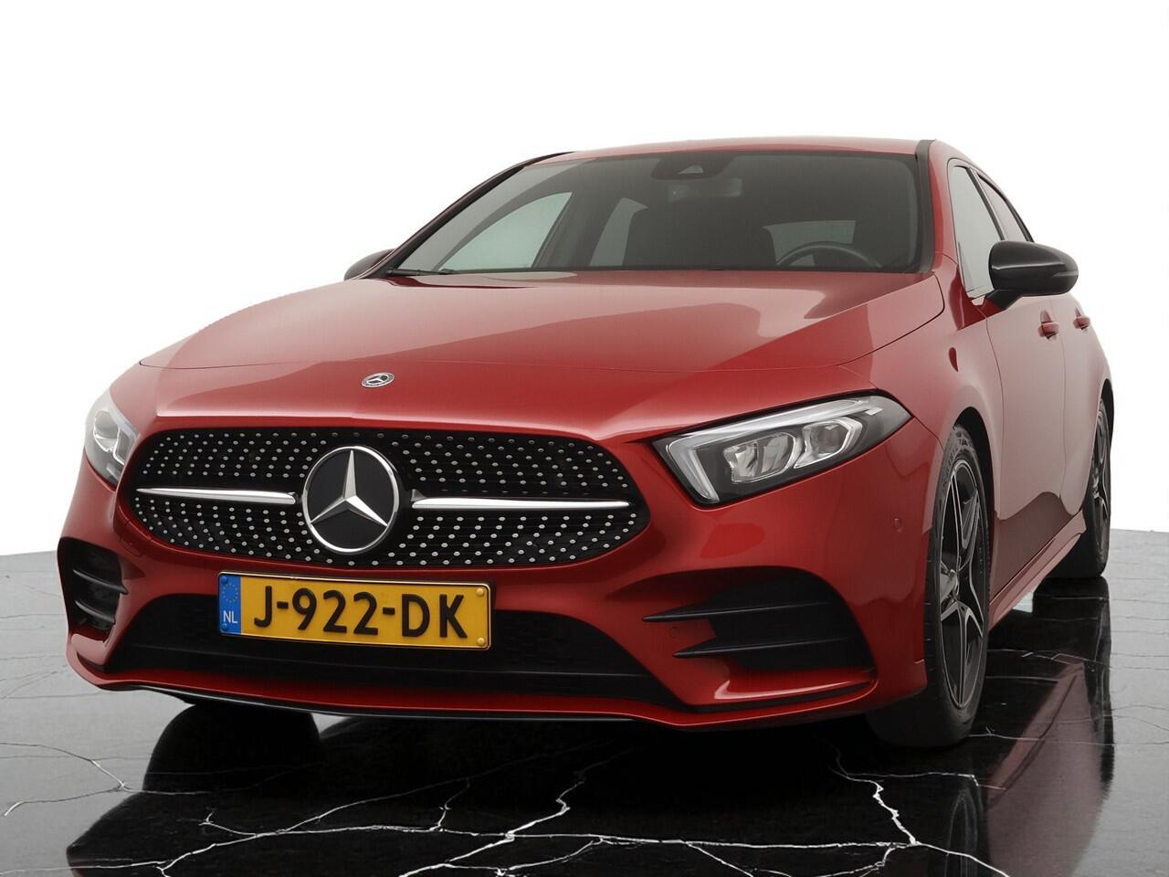 Mercedes-Benz A-KLASSE 160 Business Solution AMG - Navigatie - Camera - 18 inch LM velgen - Sportstoelen - Stoelverwarming - 12 maanden garantie