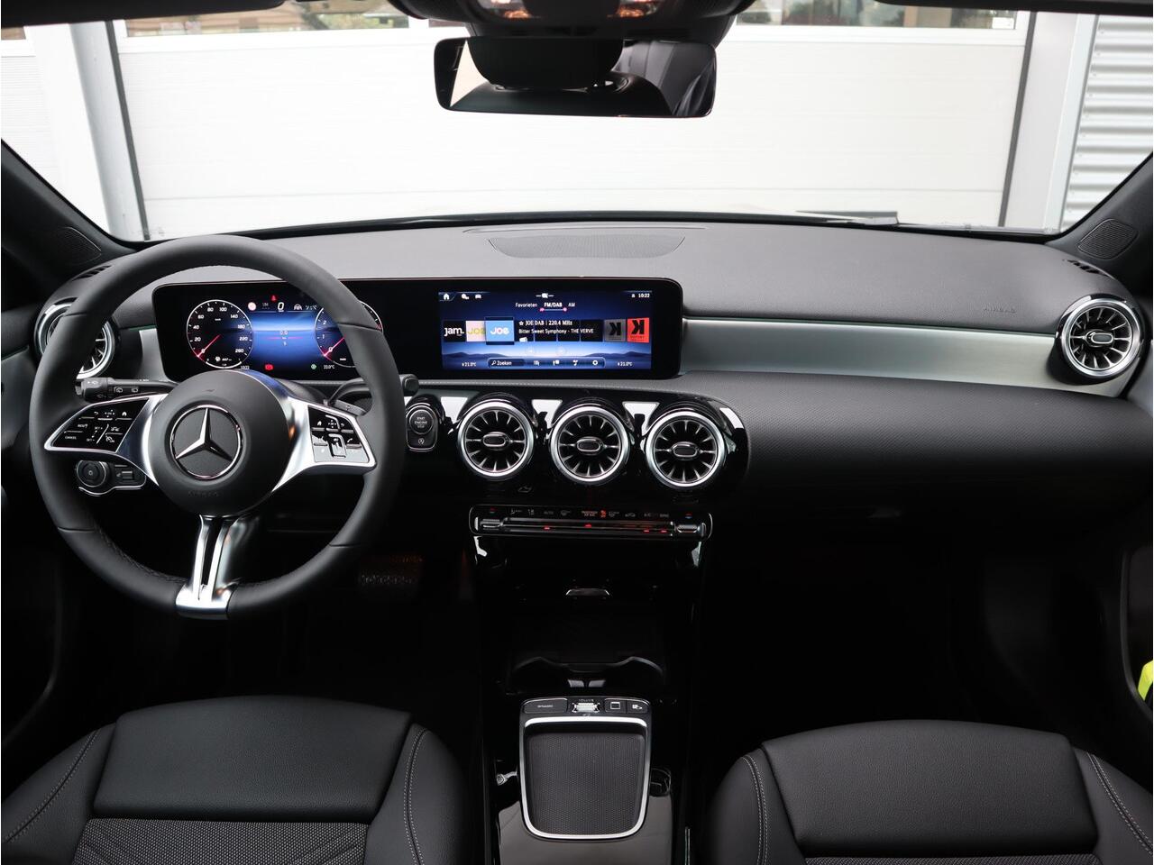 Mercedes-Benz A-KLASSE 180 Star Edition Luxury Line
