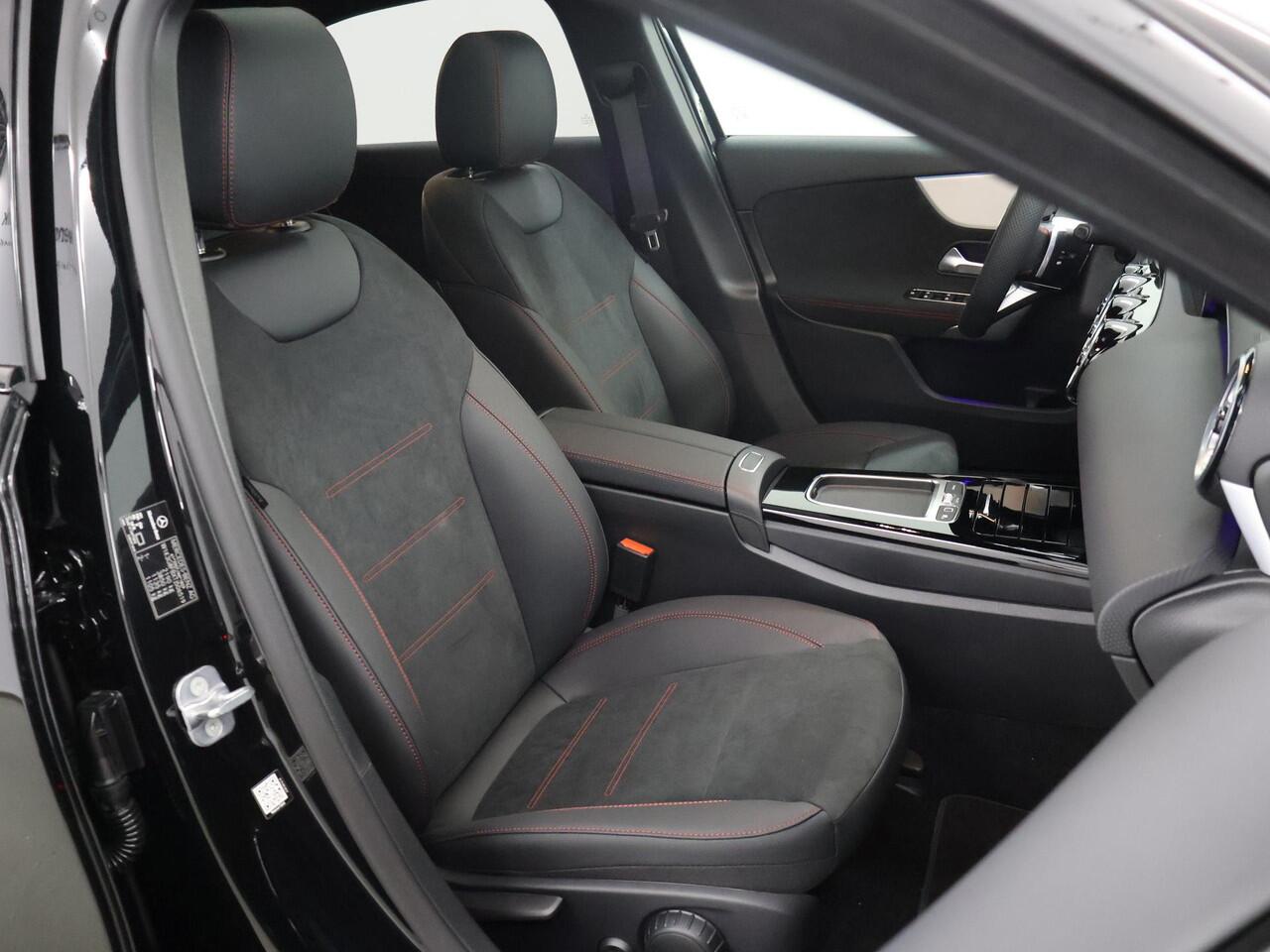 Mercedes-Benz A-KLASSE 250 e Limousine Business Solution AMG | Panoramadak | Multibeam-Led | 19 AMG velgen | Night pakket