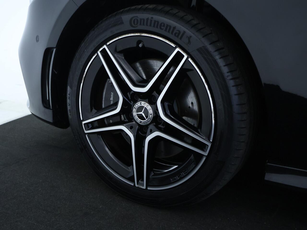 Mercedes-Benz A-KLASSE 250 e AMG Nightpakket | Sfeerverlichting | Car Play | Dode Hoek Ass | Stoelverwarming | Parkeerpakket met Camera | Ledkoplampen | Achteruitrijcamera. Inclusief 24 maanden Mercedes-Benz Certified garantie voor Europa.