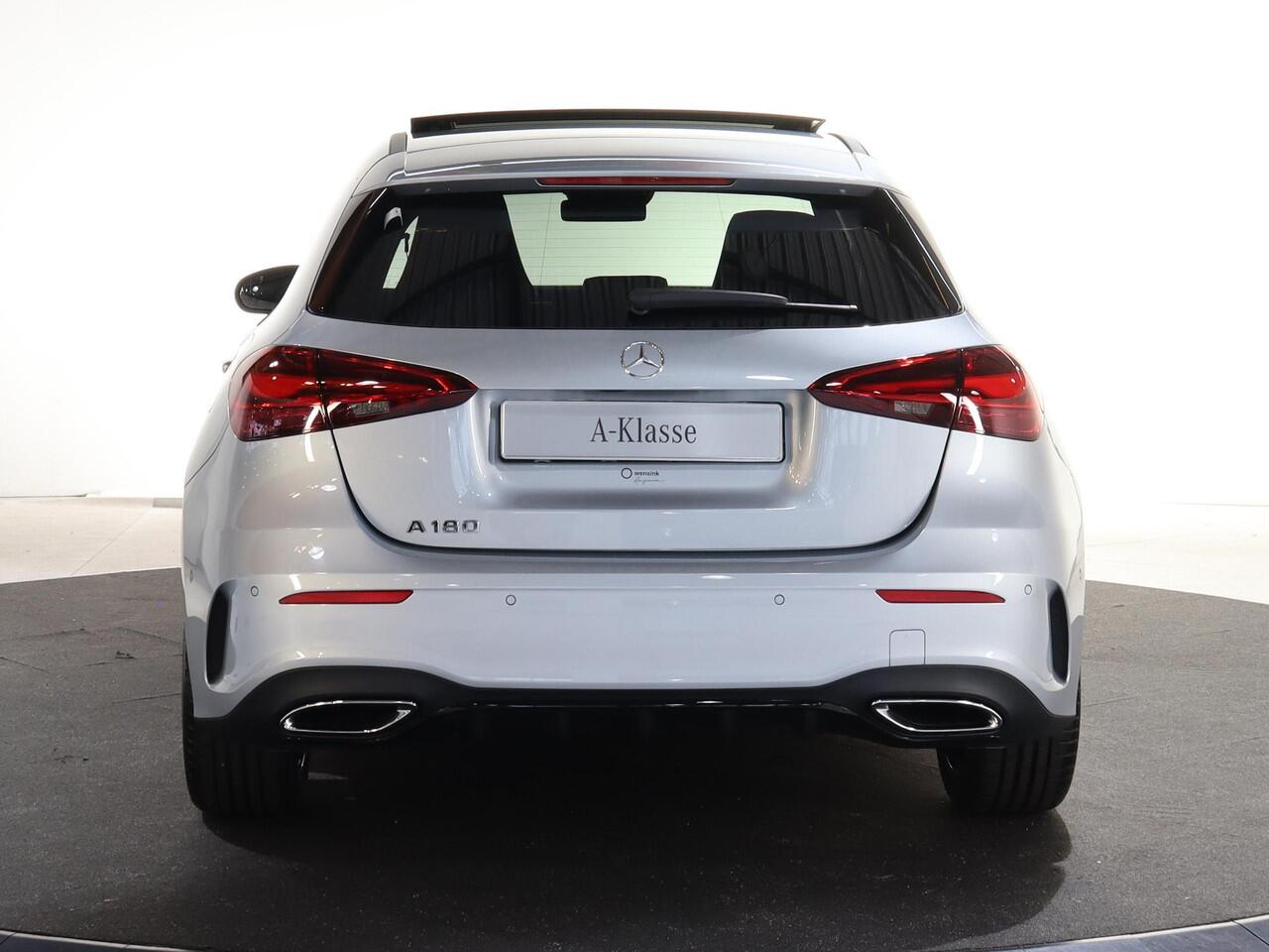 Mercedes-Benz A-KLASSE 180 Business Solution AMG | Panoramaschuifdak | Premium plus | Head-Up | Stoelverwarming | Achteruitrijcamera | MULTIBEAM LED |