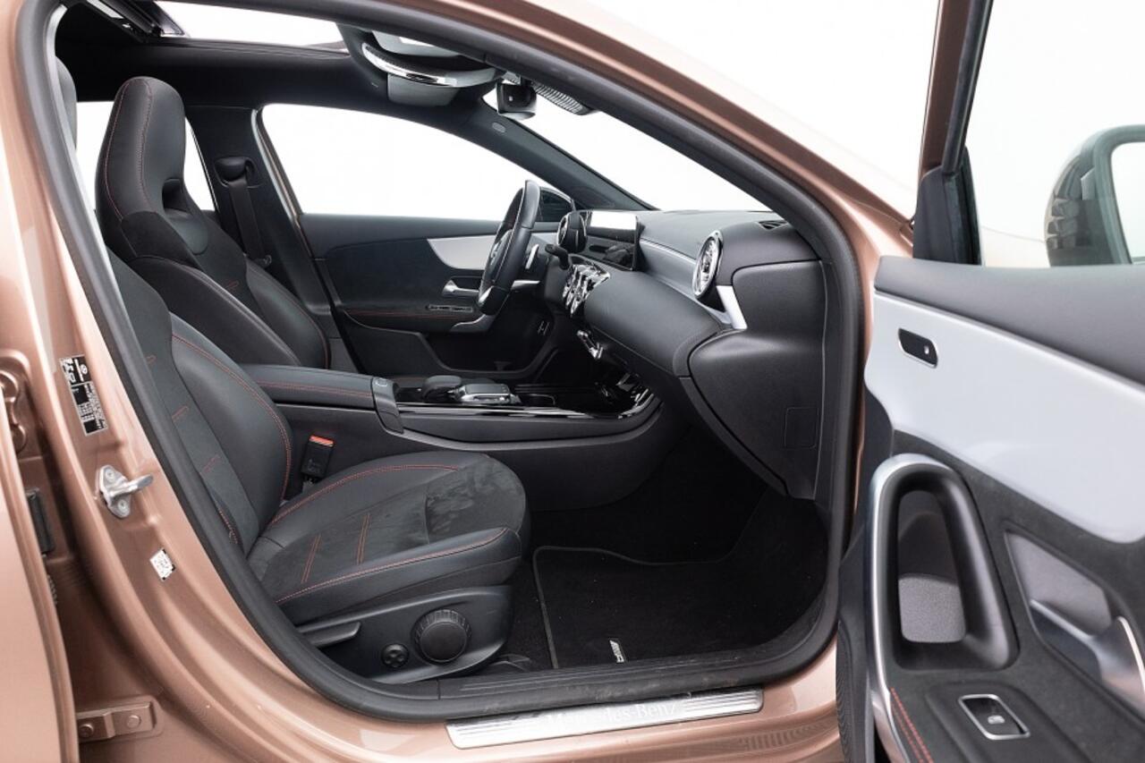 Mercedes-Benz A-KLASSE 250 e AMG Line | PANORAMADAK | Full LED ? 1e Eigenaar