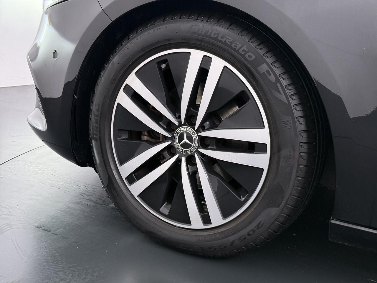 Mercedes-Benz A-KLASSE 180 Luxury | Memory Pano Multibeam Camera