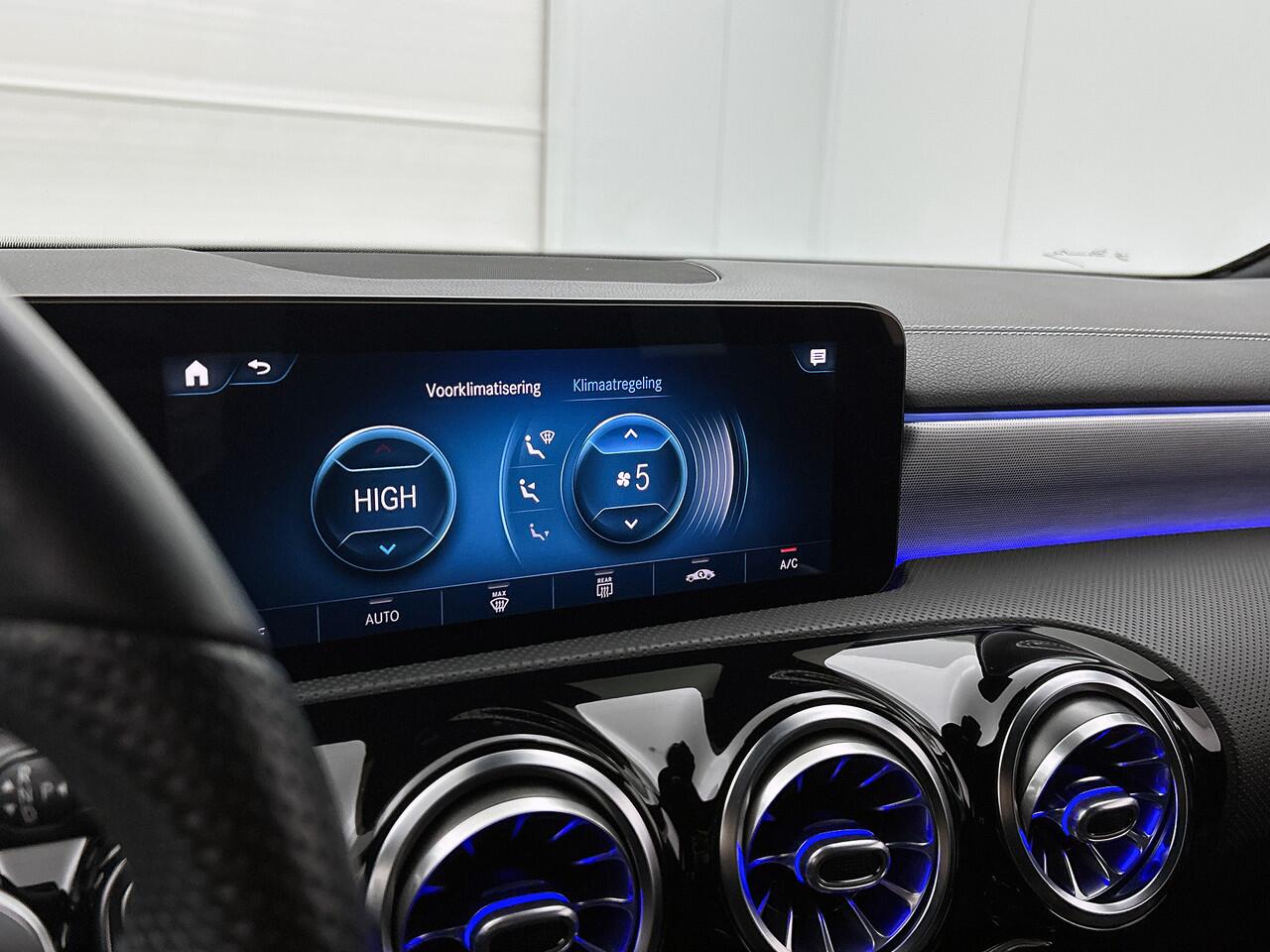 Mercedes-Benz A-KLASSE 250 e Business Solution AMG Limited 5 Spaaks lichten metalen | MBUX wide screen | Navigatie | Parking support met camera achter | Inclusief 24 maanden MB Certified garantie voor Europa.