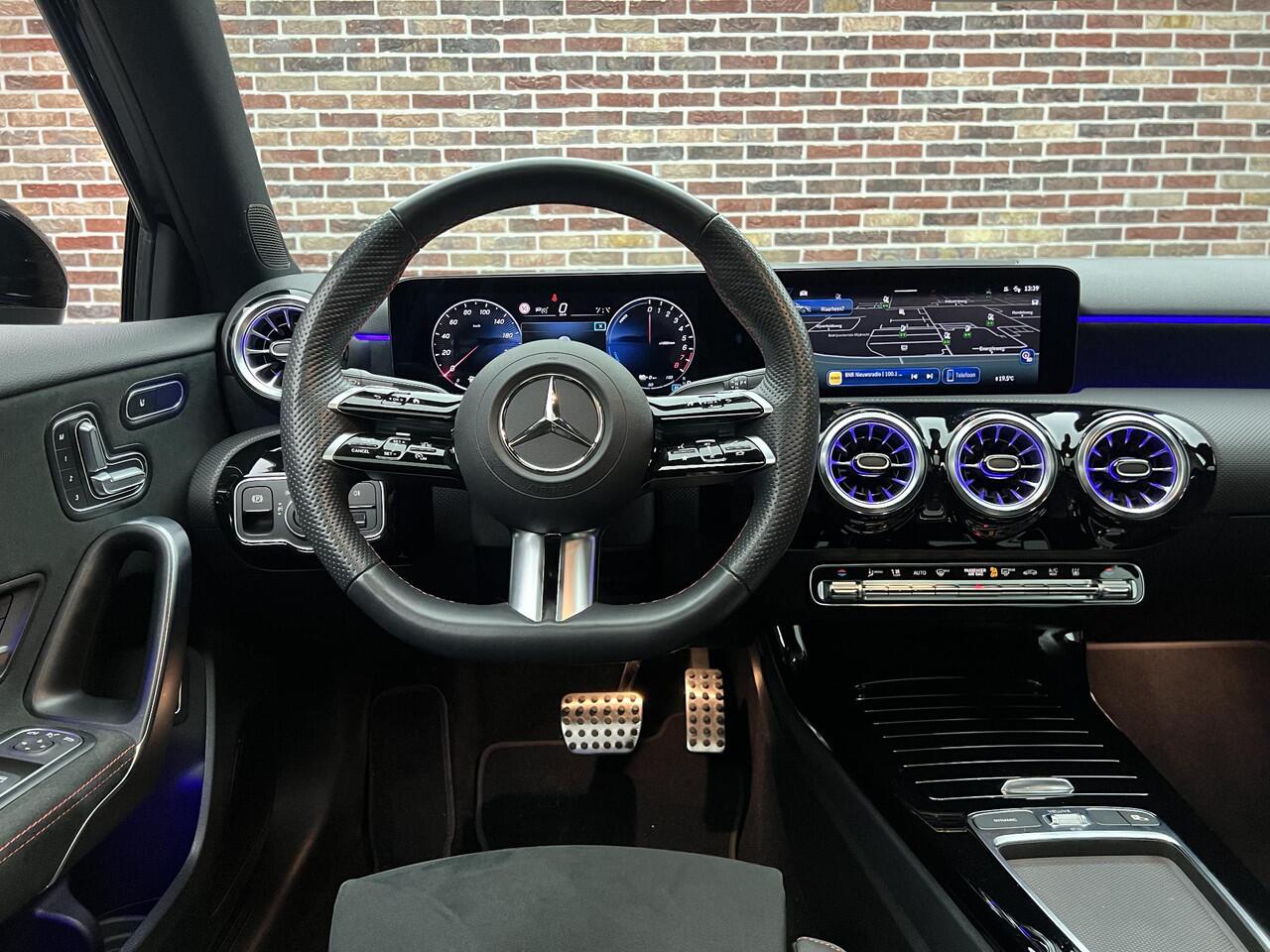 Mercedes-Benz A-KLASSE 250 e AMG Line Panorama Memory Sfeer 360 BTW