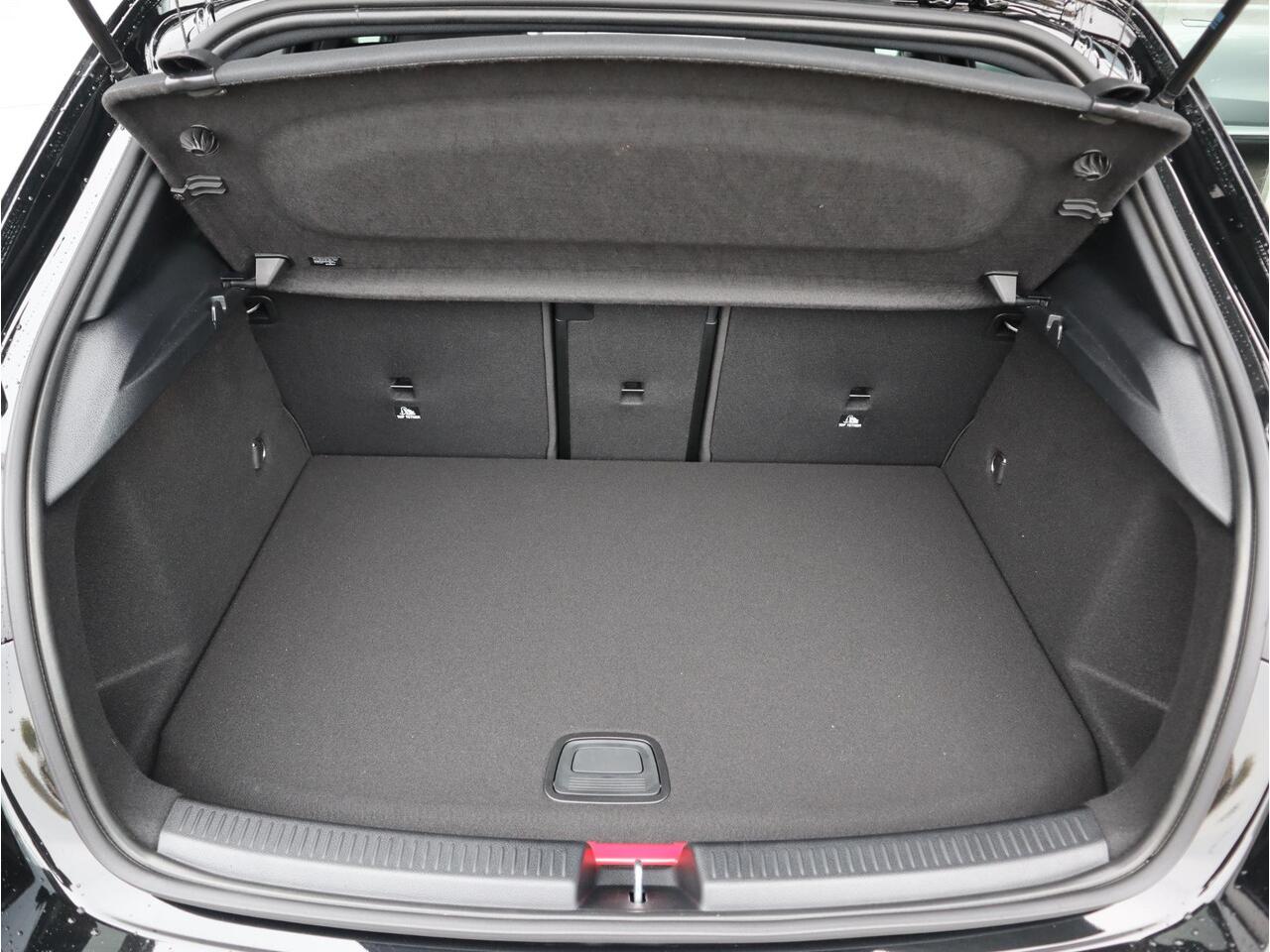 Mercedes-Benz A-KLASSE 250 e Star Edition AMG Line | Panoramadak | Multispaak | LED | Burmester | Camera | LED | Automaat