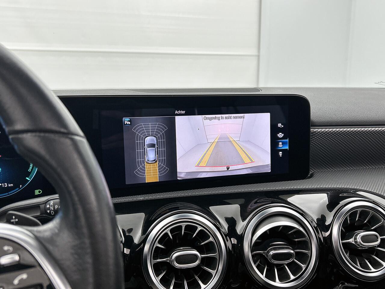 Mercedes-Benz A-KLASSE 250 e Business Solution Luxury Limited Panorama Schuif-Kanteldak | Sfeerverlichting | Achteruitrijcamera | MultiBeam Ledkoplampen | Stoelverwarming. Inclusief 24 maanden MB Certified garantie voor Europa.