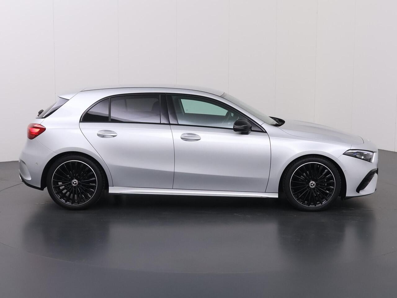 Mercedes-Benz A-KLASSE 180 AMG Line | Premium pack | Night pakket | Stoelverwarming |