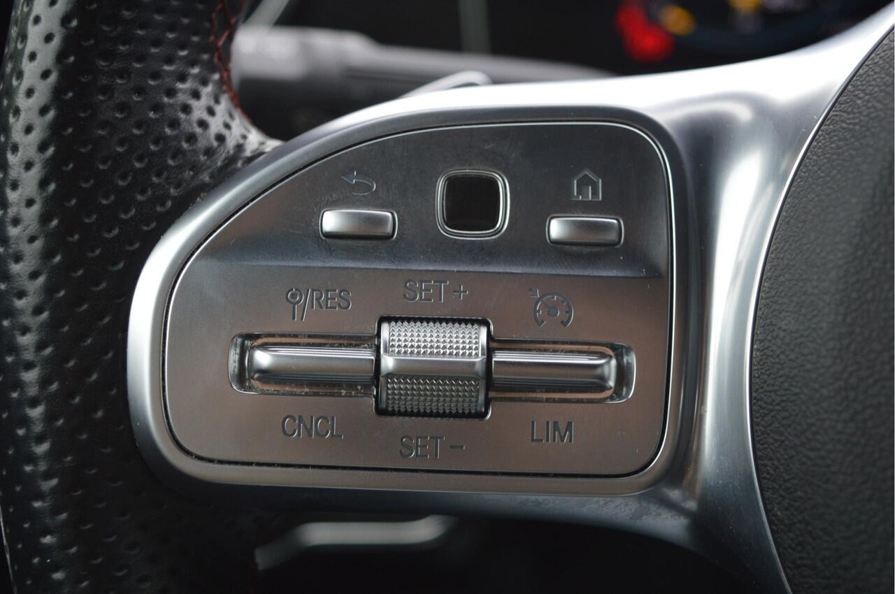 Mercedes-Benz A-KLASSE 200 Business Solution AMG NL-Auto / Clima / Sportstoelen