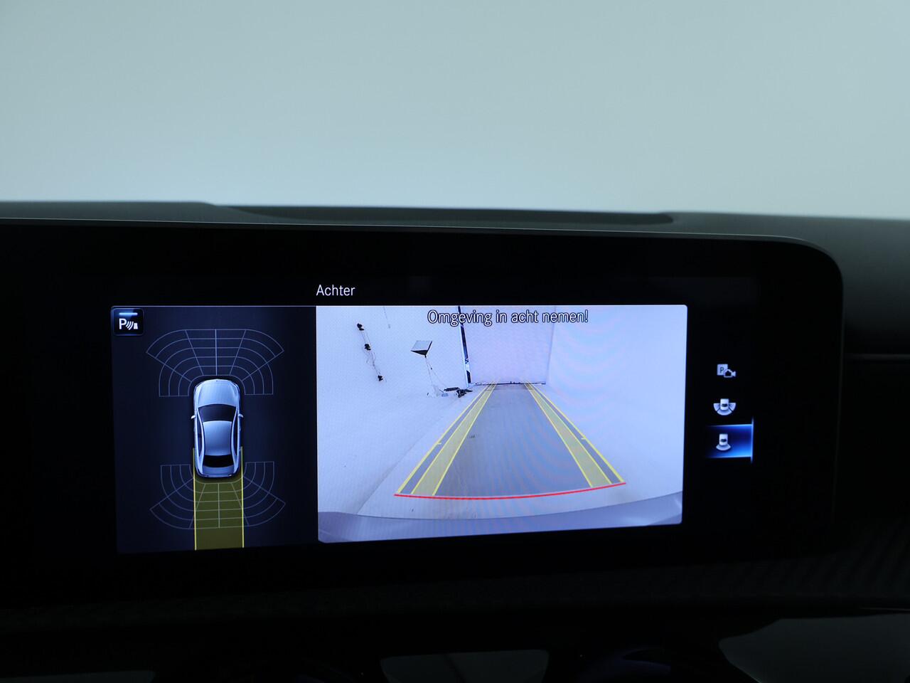 Mercedes-Benz A-KLASSE 200 Style | Parkeerpakket met Camera | Car Play | DAB | LED Verlichting | Cruise Control | Inclusief 24 maanden MB Certified garantie voor Europa.