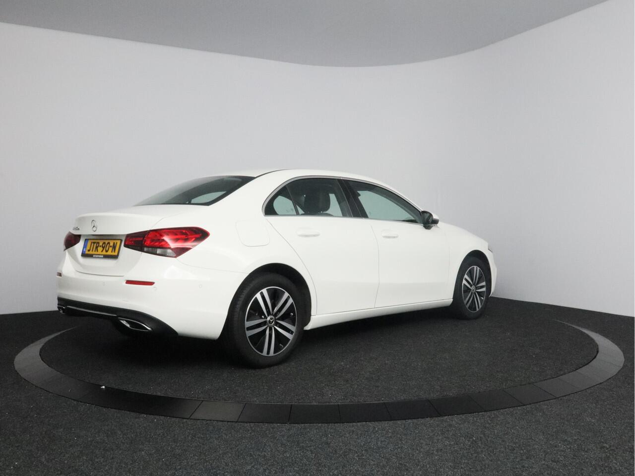 Mercedes-Benz A-KLASSE 250 e Luxury Line | Stoel verwarmd | Navigatie |