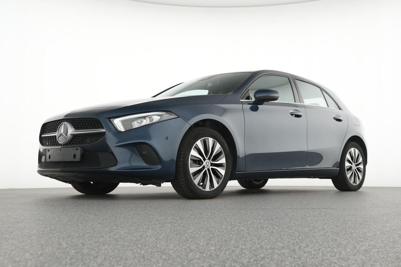 Mercedes-Benz A-KLASSE 250 e Plug-In Hybride Ledkoplampen | Stoelverwarming | Cruise control | Achteruitrijcamera. Inclusief 24 maanden MB Certified garantie voor Europa.
