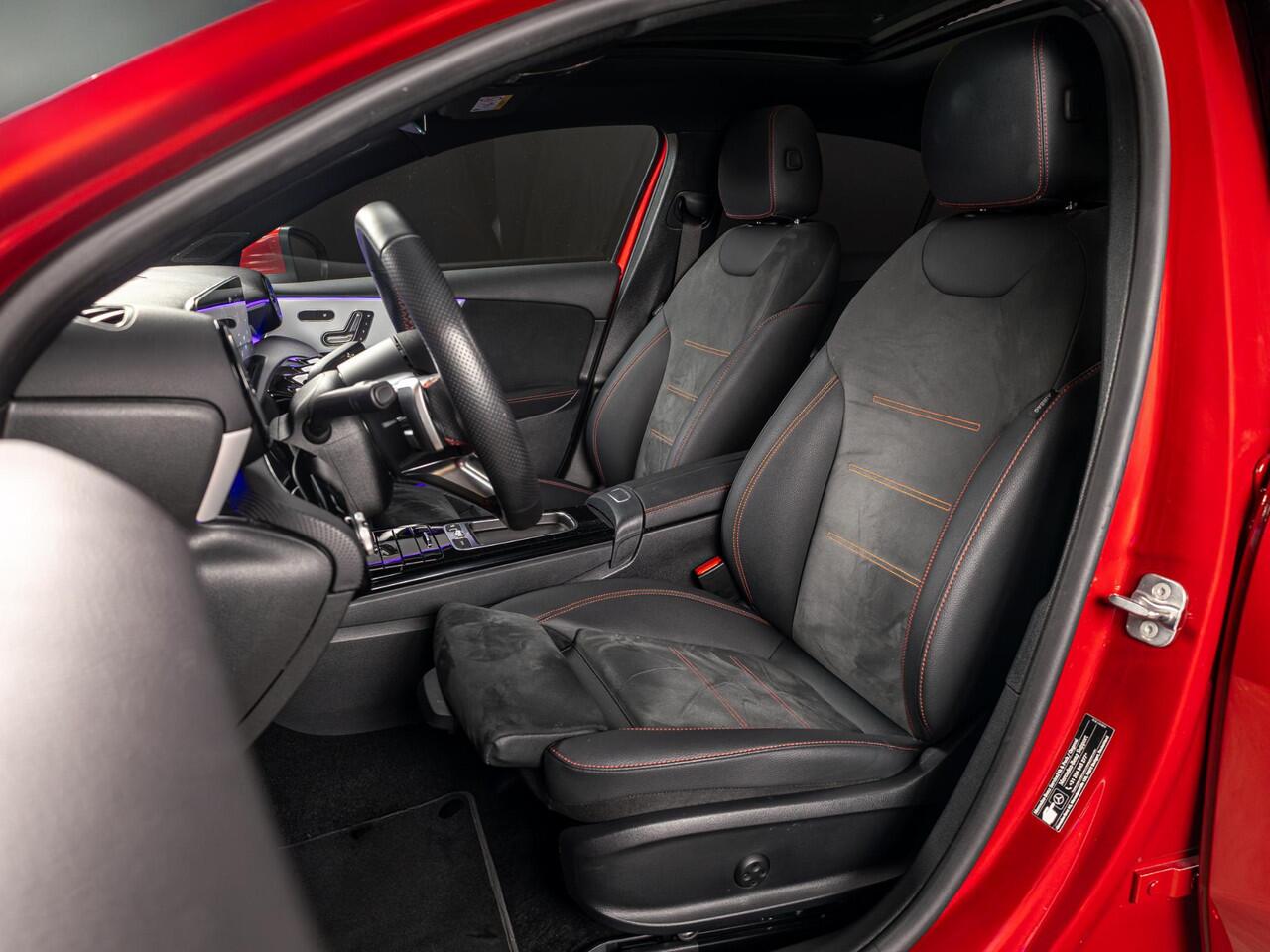 Mercedes-Benz A-KLASSE Limousine 250 e Business Solution AMG Premium PLUS | Panorama dak