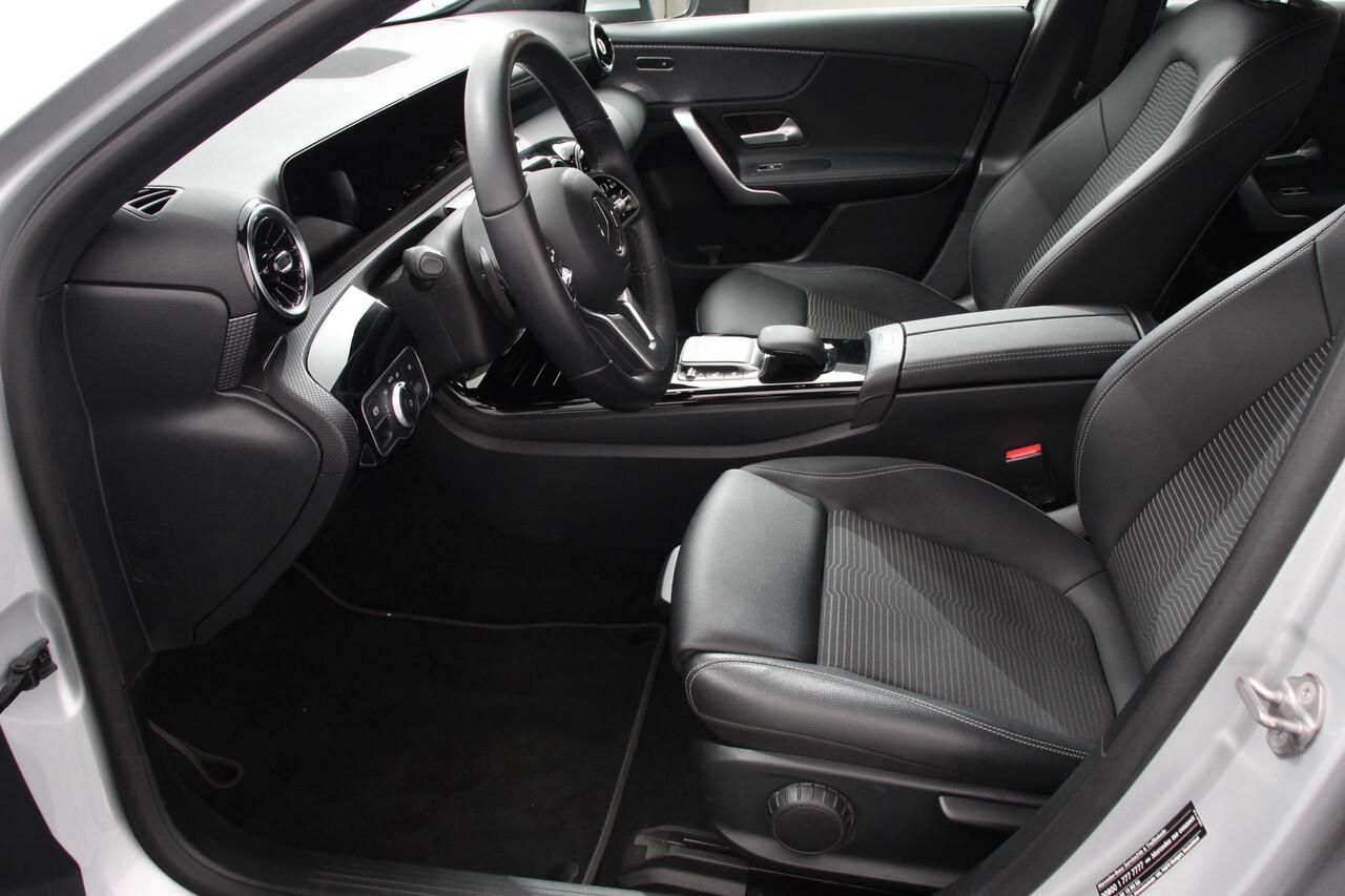 Mercedes-Benz A-KLASSE 180 Progressive 7-DCT | Navigatie | Climate Control | Virtual Cockpit | Stoelverwarming | 17" Lichtmetalen velgen | Parkeer sensoren | Cruise Control Prijs Incl. BOVAG Garantie