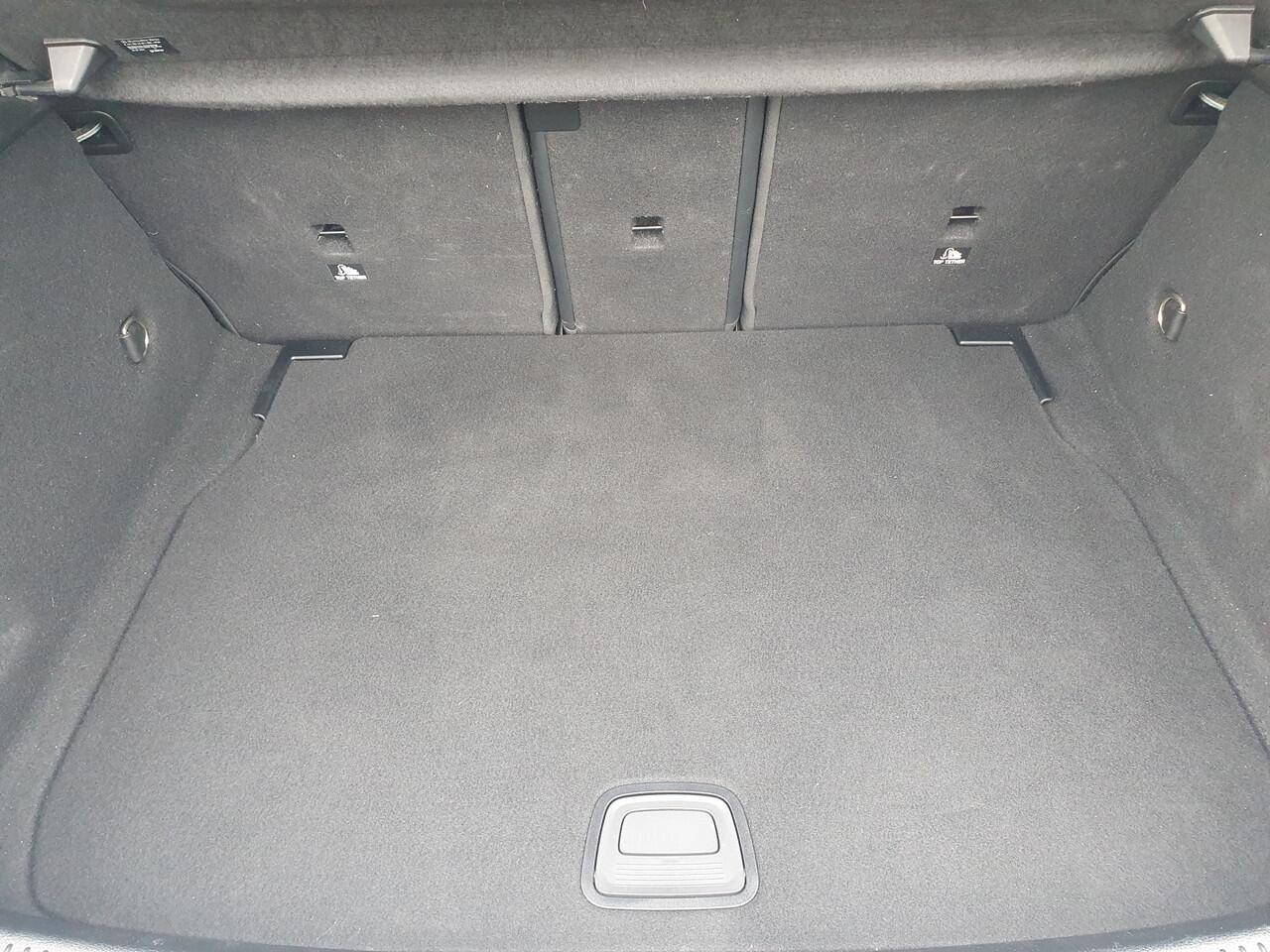 Mercedes-Benz A-KLASSE 180 Business Solution AMG CAMERA/PDC/NAVI/CRUISE/AIRCO/LMV