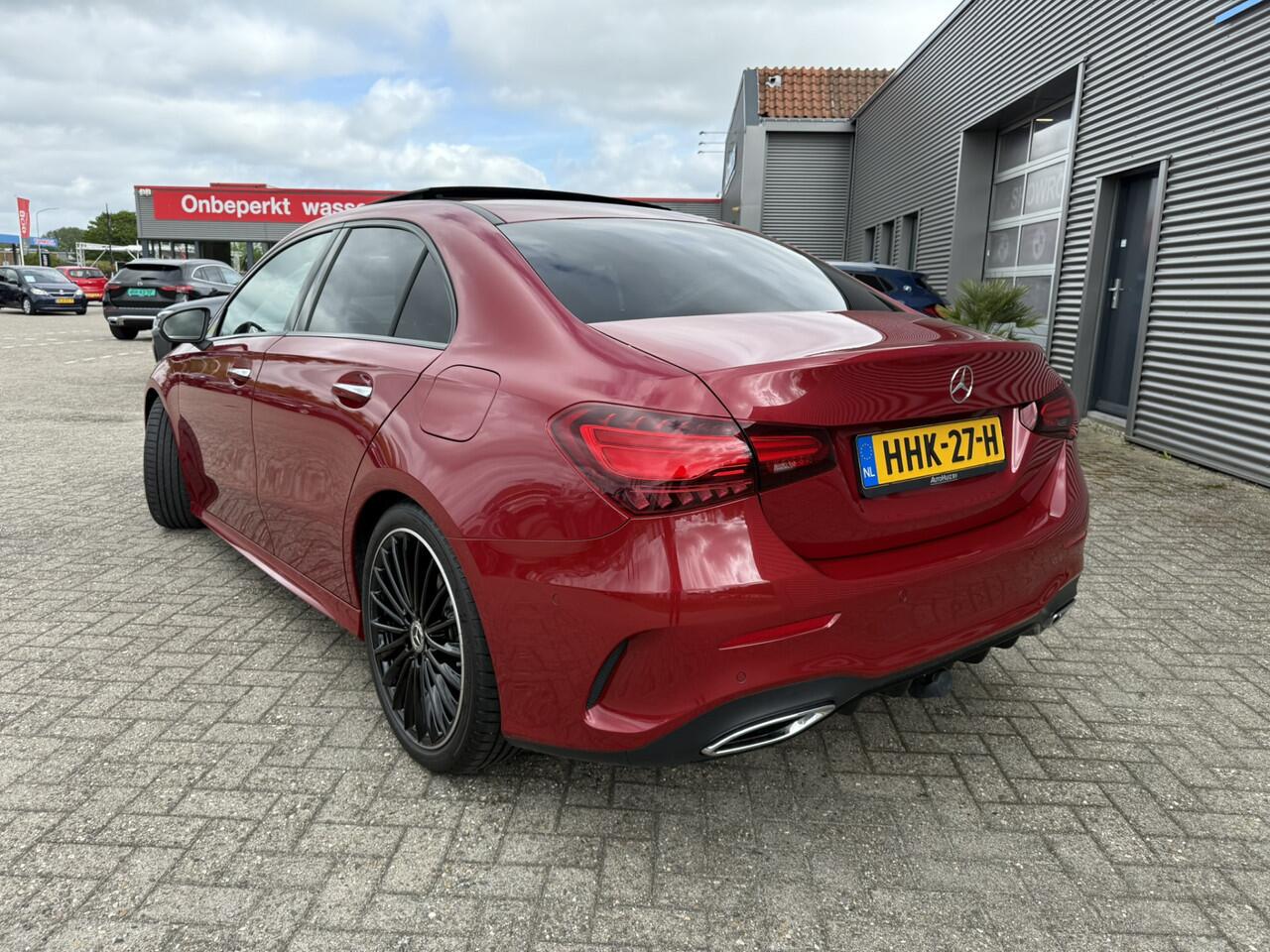 Mercedes-Benz A-KLASSE 180 AMG Line Star Edition 19 Inch Panoramadak Trekhaak Achteruitrijcamera