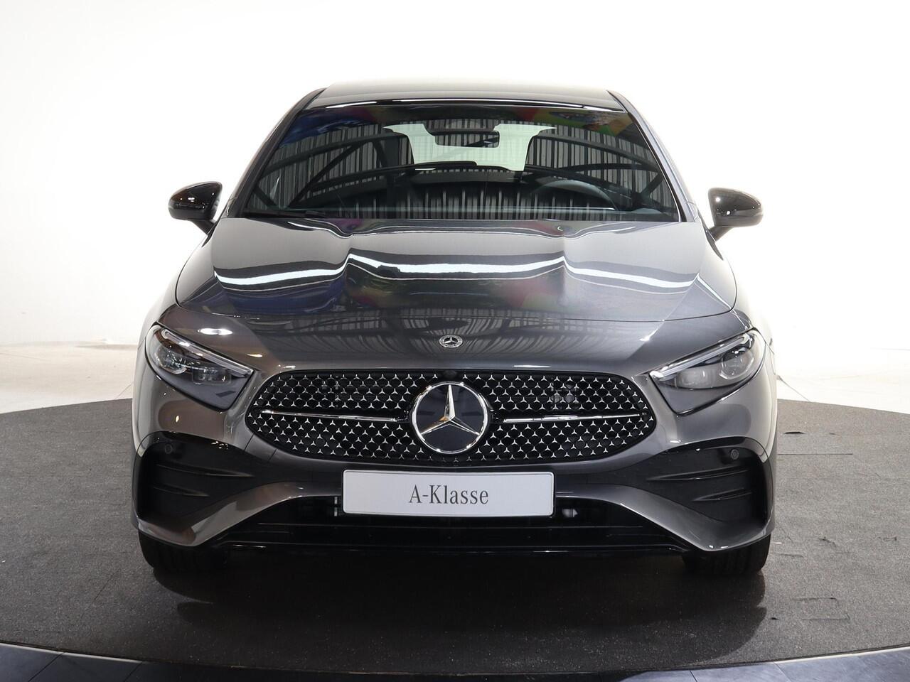 Mercedes-Benz A-KLASSE 250e Business Solution AMG | Panoramaschuifdak | Stoelverwarming | Achteruitrijcamera | MULTIBEAM LED |