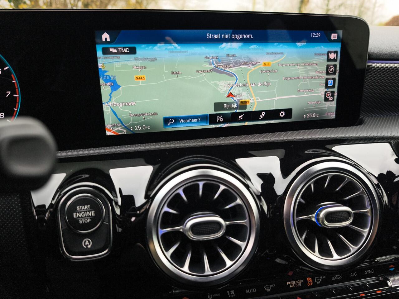 Mercedes-Benz A-KLASSE 200 Business Solution Luxury 1e-Eig. & Dealer-Onderh. BOVAG-Garantie. NL-Auto.