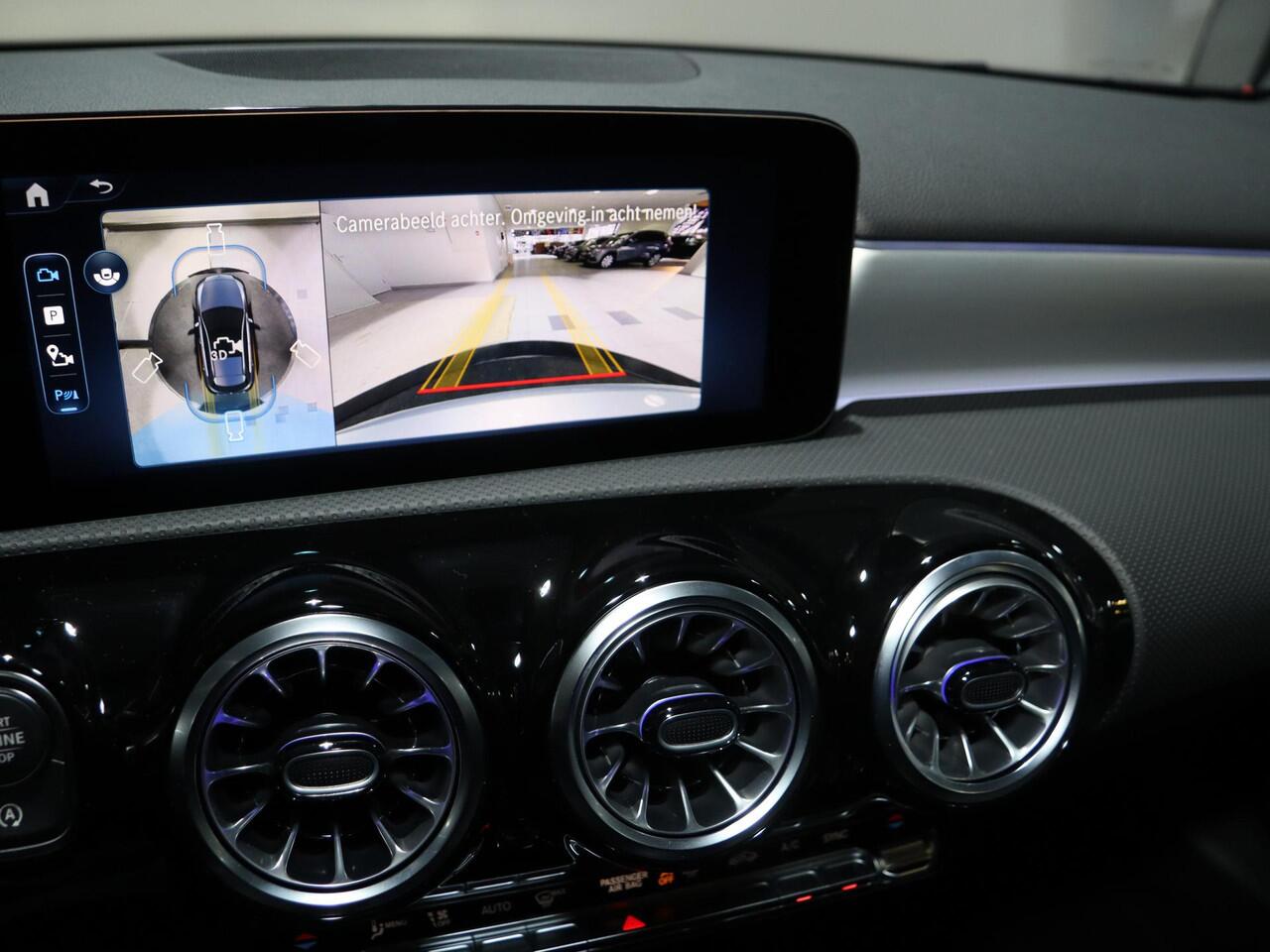 Mercedes-Benz A-KLASSE 180 Business Solution AMG | Panoramaschuifdak | Premium plus | Head-Up | Stoelverwarming | Achteruitrijcamera | MULTIBEAM LED |