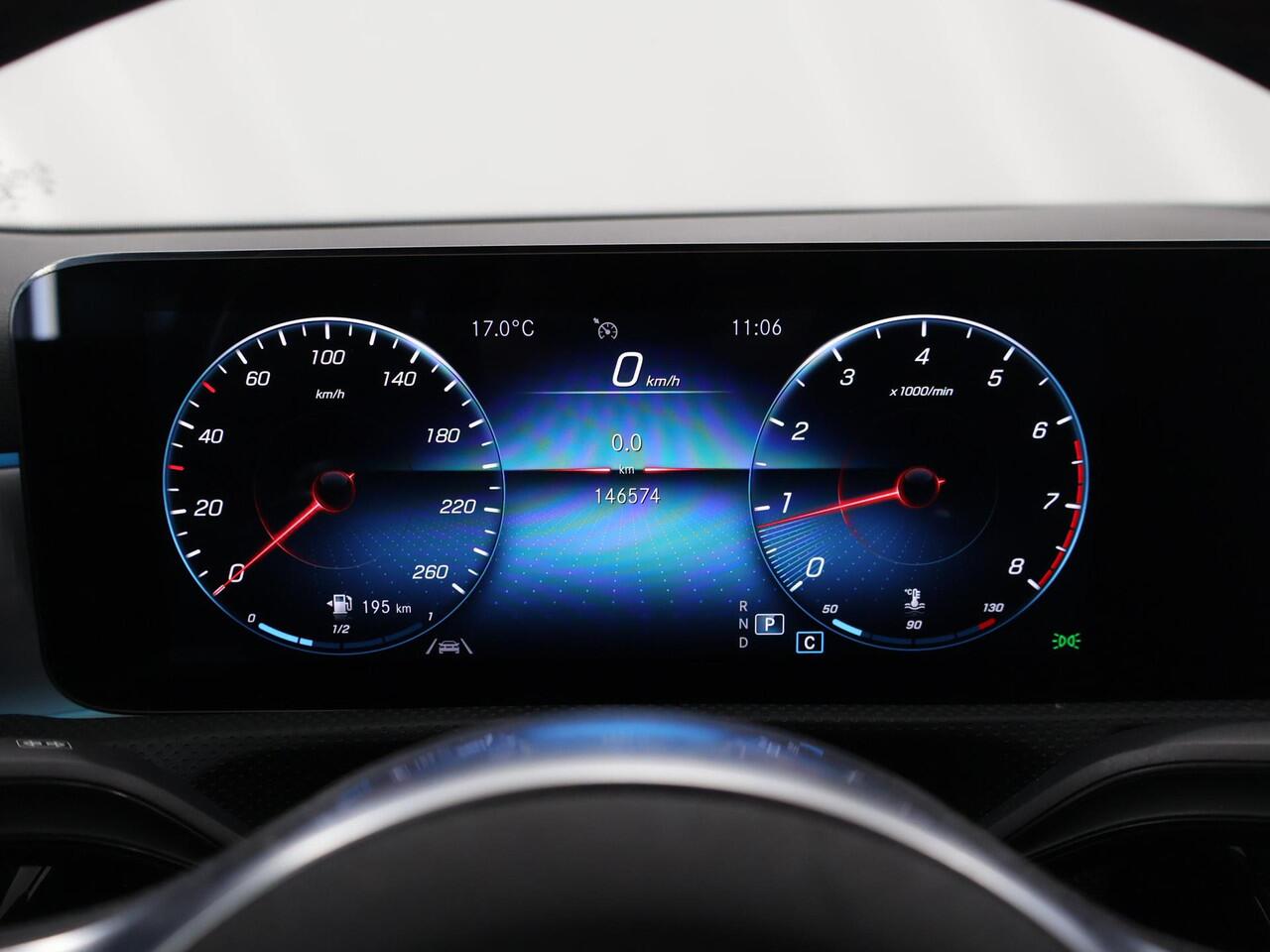 Mercedes-Benz A-KLASSE 180 Business Solution AMG | Night | Panoramadak | Sfeerverlichting | Achteruitrijcamera | Stoelverwarming |