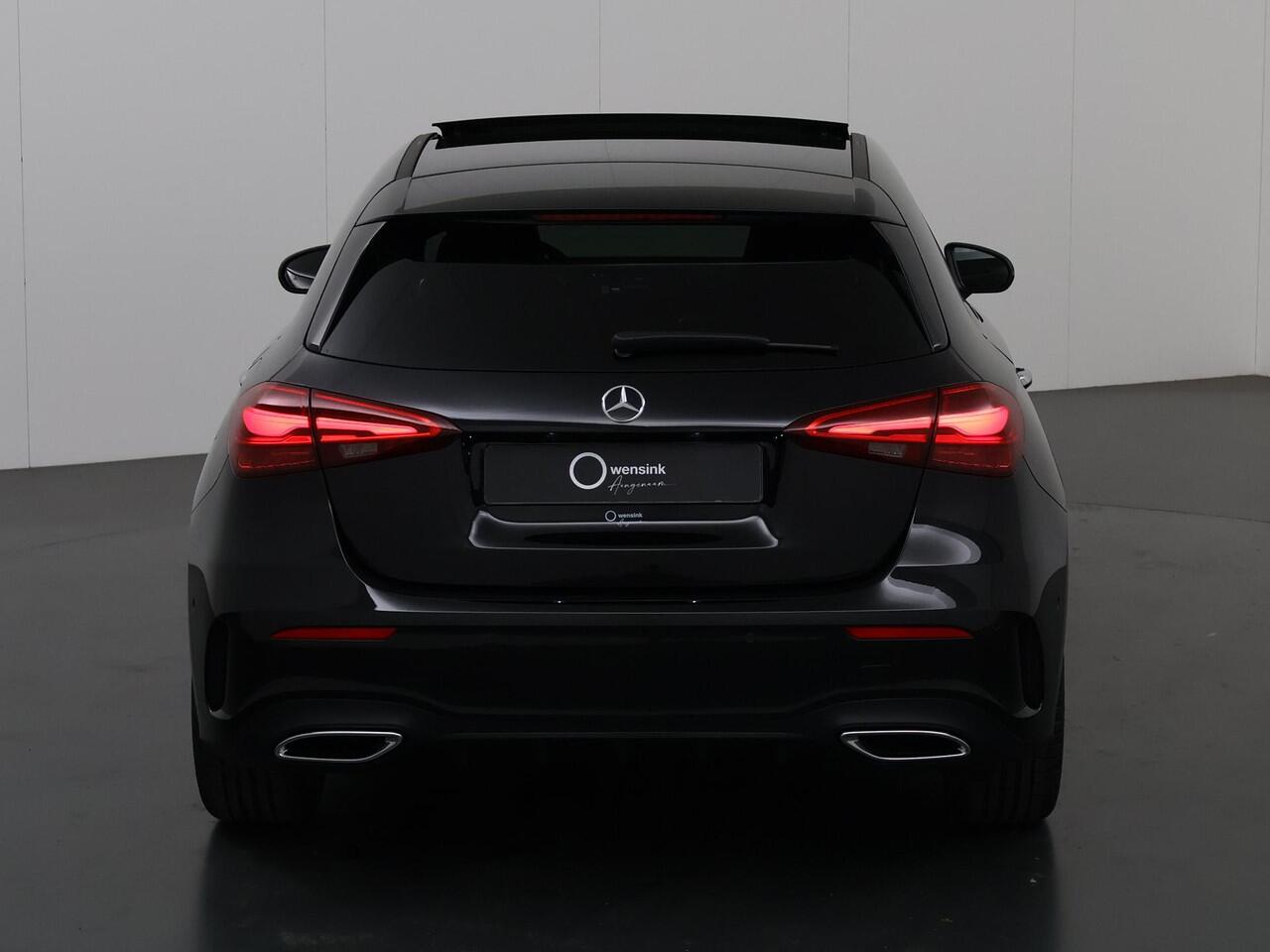 Mercedes-Benz A-KLASSE 180 Business Solution AMG | Panoramadak | Multibeam led | Nightpakket | Sfeerverlichting |