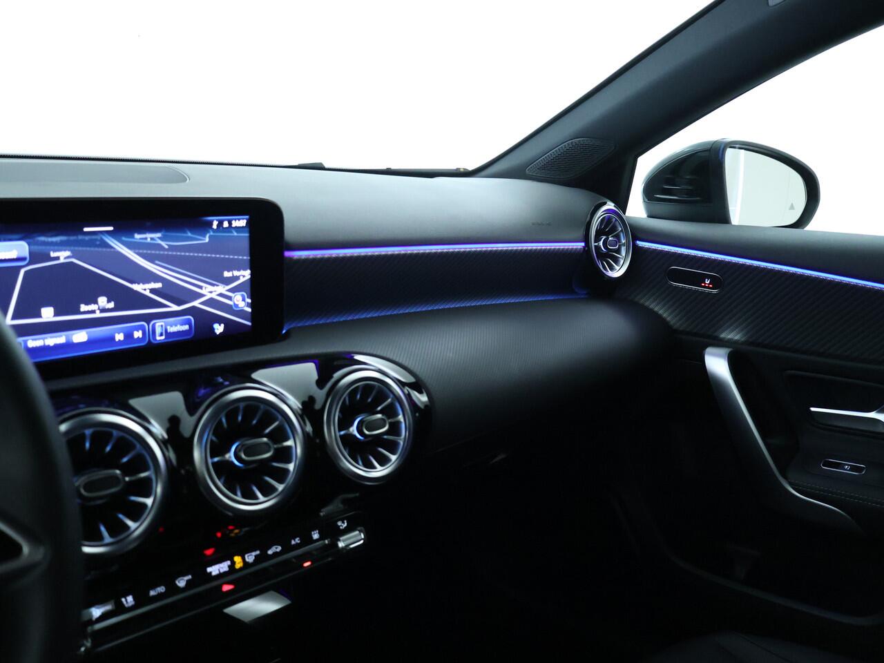 Mercedes-Benz A-KLASSE 250 e Sedan Plug-In Hybride | Progressive Line Advanced Plus | 18 Inch LM velgen | 11 kW Laden | Dodehoek Assist | Stuur en Stoelverwarming | Inclusief 24 maanden MB Certified garantie voor Europa.