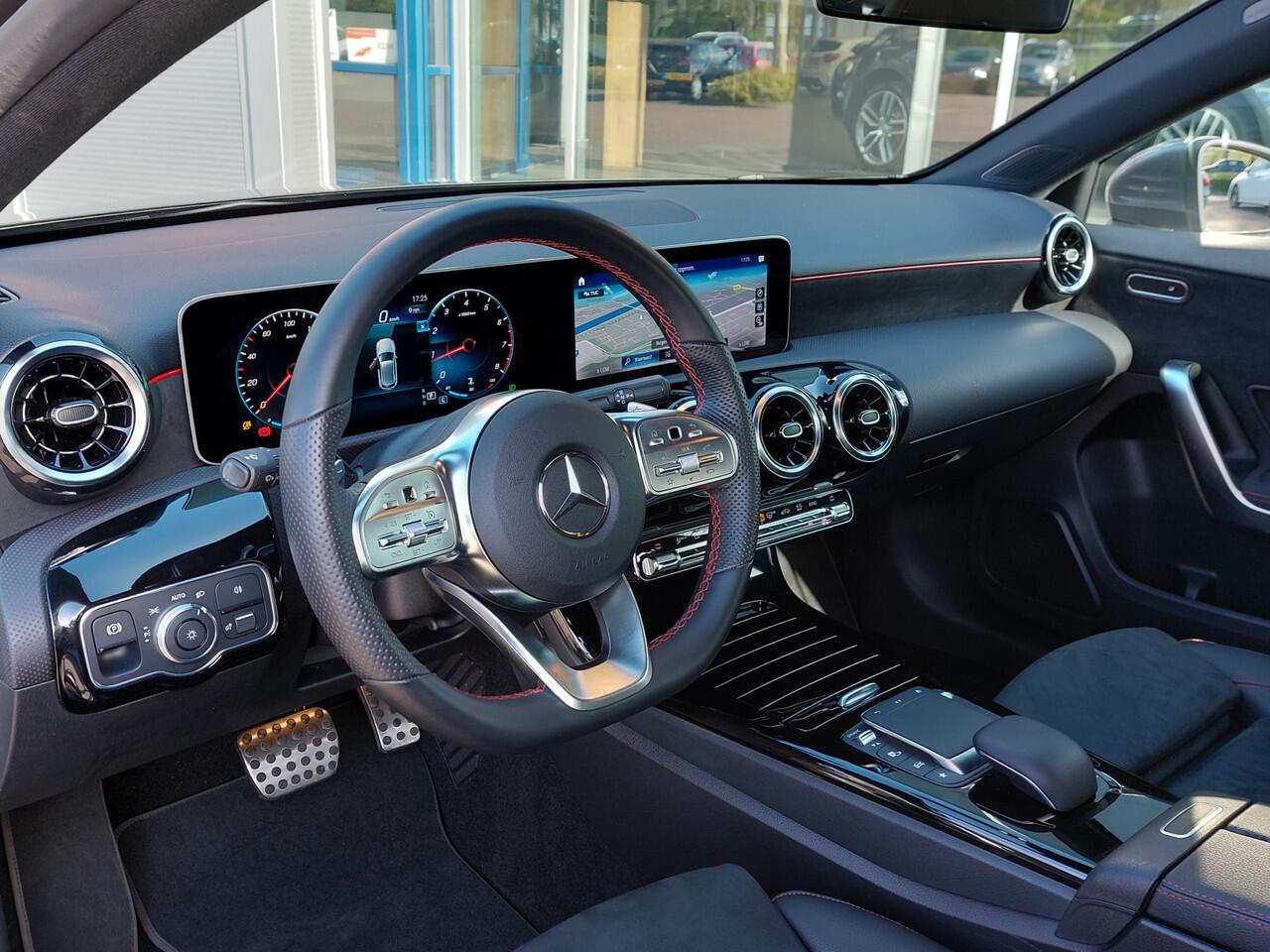 Mercedes-Benz A-KLASSE 180 136pk Automaat Business Solution AMG | Origineel NL | Navi | Apple Carplay+Android Auto | Clima | Cruise | Led Koplampen | Pdc V+A+Assist+Camera | Stoelverwarming | 18''lm