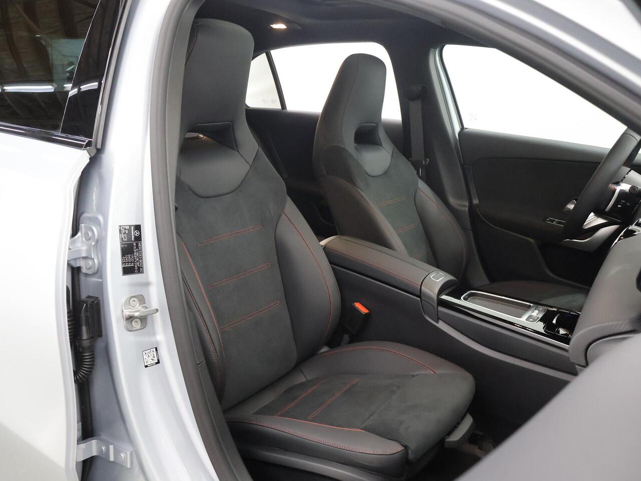 Mercedes-Benz A-KLASSE 180 Business Solution AMG | Panoramaschuifdak | Premium plus | Head-Up | Stoelverwarming | Achteruitrijcamera | MULTIBEAM LED |