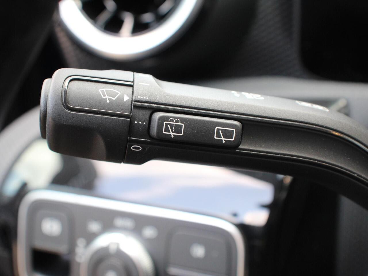 Mercedes-Benz A-KLASSE 200 163pk DCT Progressive DEMO ! Navigatie Parkeersensoren Camera Cruise Control Stoelverwarming Ledverlichting Climate Control