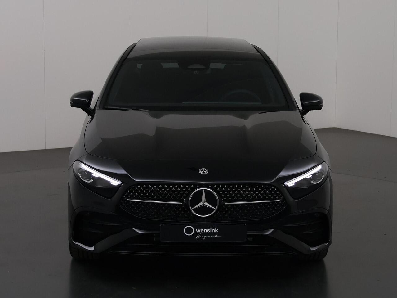 Mercedes-Benz A-KLASSE 250 e Limousine Business Solution AMG | Night | Panoramadak | Sfeerverlichting | 360 camera | 19" multispaaks |
