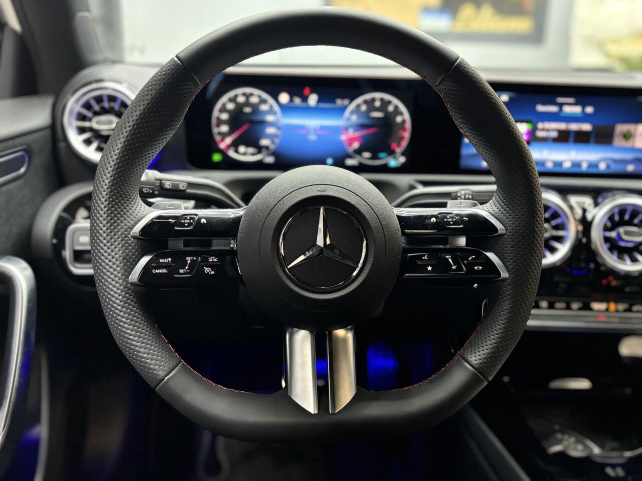 Mercedes-Benz A-KLASSE 180 AMG Line Ambilight