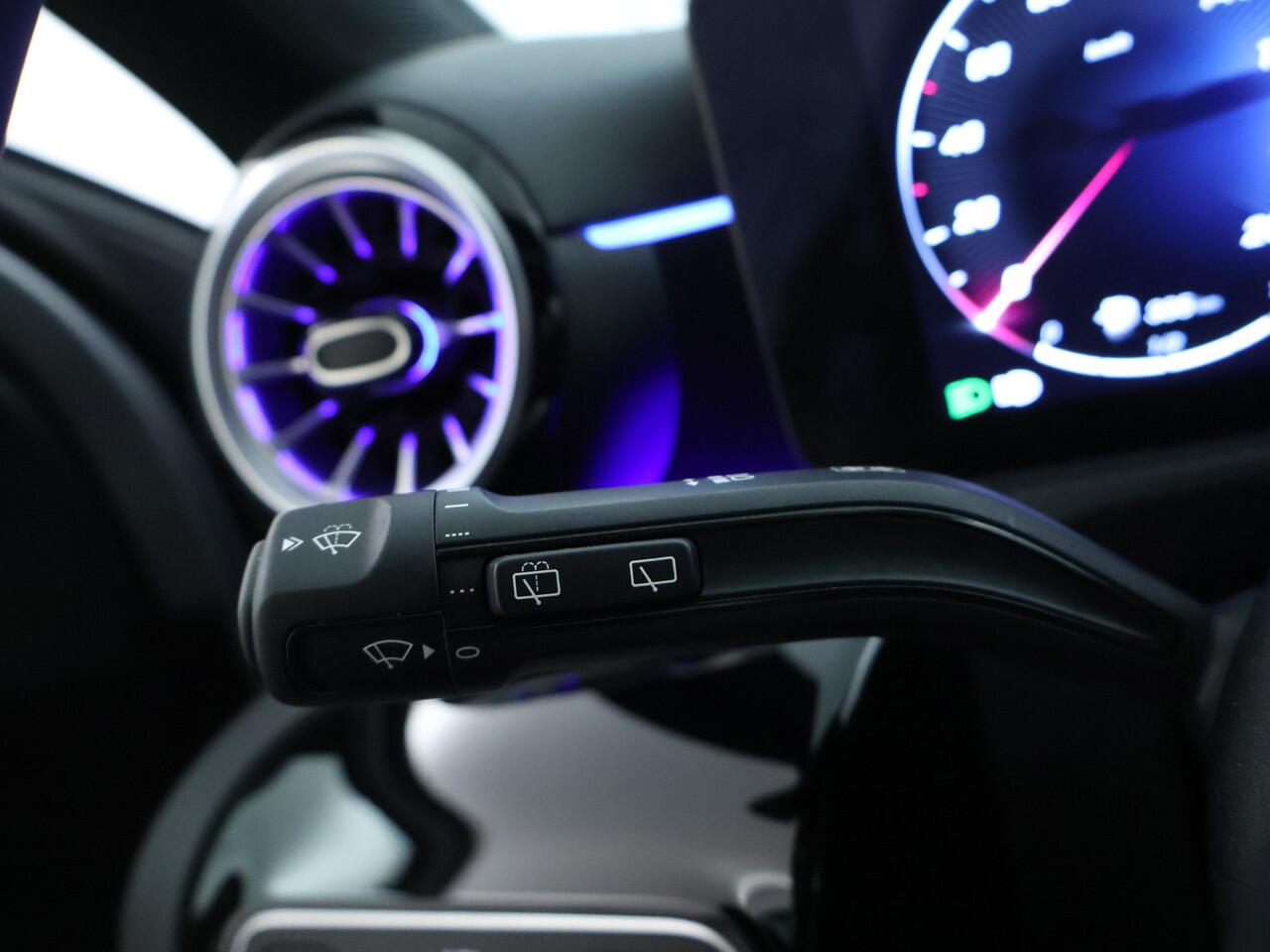 Mercedes-Benz A-KLASSE 250 e Star Edition AMG Line AMG Line | Sfeerverlichting |Achteruitrijcamera | Smartphone-integratie | Inclusief 24 maanden MB Certified garantie voor Europa.