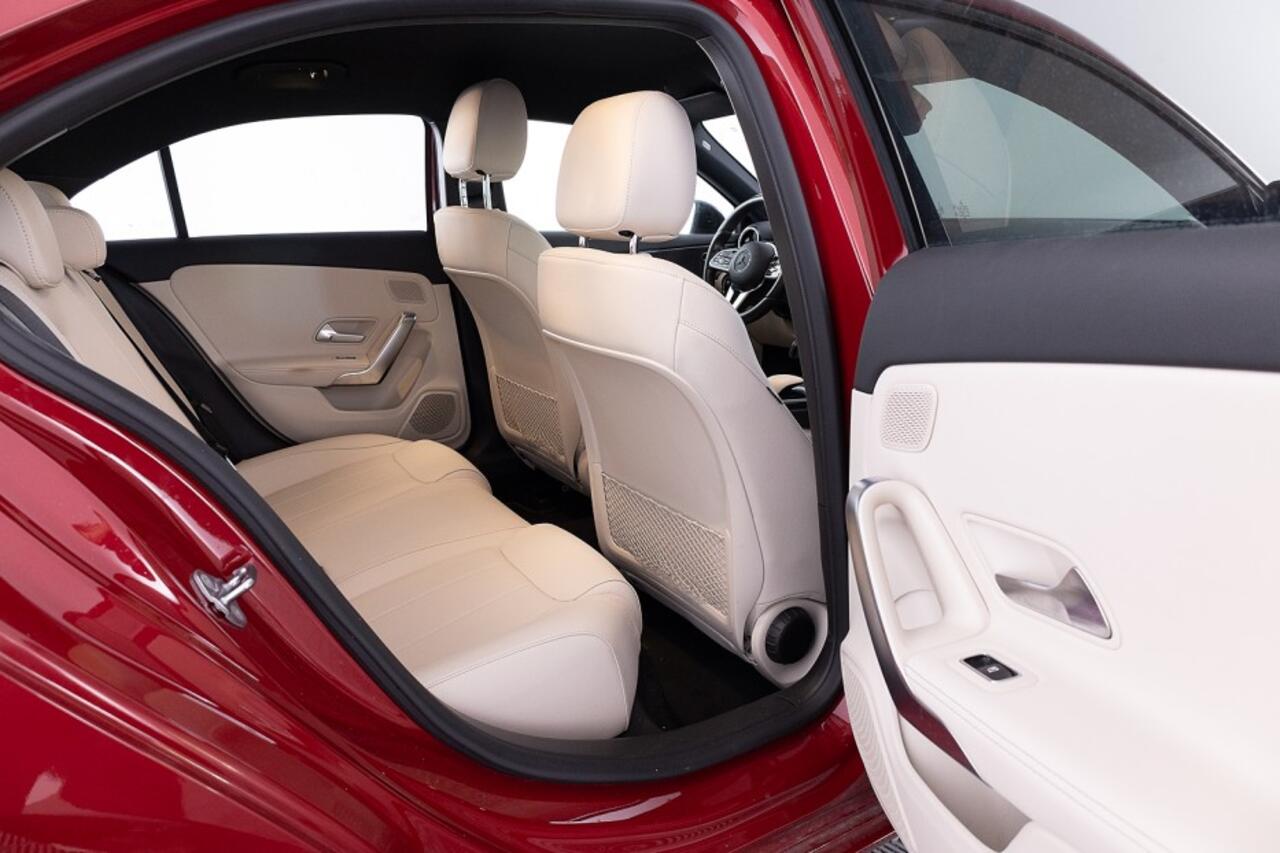 Mercedes-Benz A-KLASSE 250 e Limousine Luxury Line Automaat | LEDER | CARPLAY | PHEV |