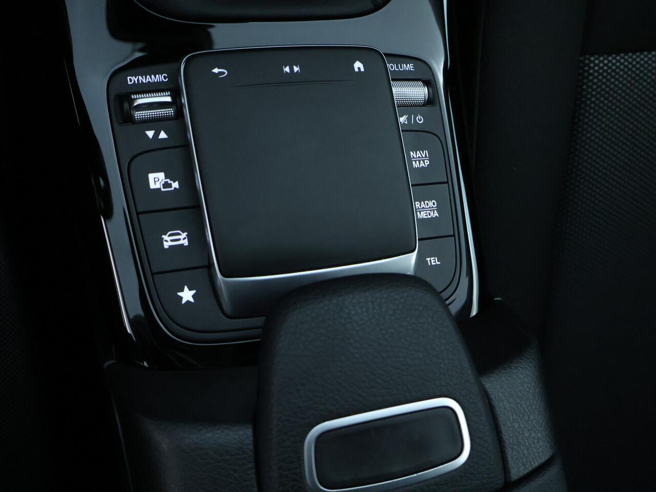 Mercedes-Benz A-KLASSE 160 Business Solution Ledkoplampen | Parkeerpakket met achteruitrijcamera | Stoelverwarming Voor | Spiegelpakket | Inclusief 24 maanden MB Certified garantie voor Europa.