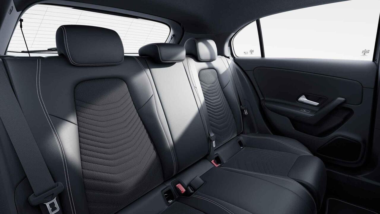 Mercedes-Benz A-KLASSE 180 Star Edition | Stoelverwarming | Achteruitrijcamera | MBUX navigatie Premium