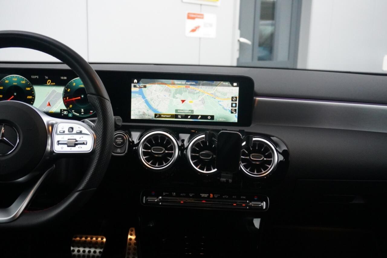Mercedes-Benz A-KLASSE 180 Bns-Solution AMG Widescreen | Sfeerverlichting | Camera | Le