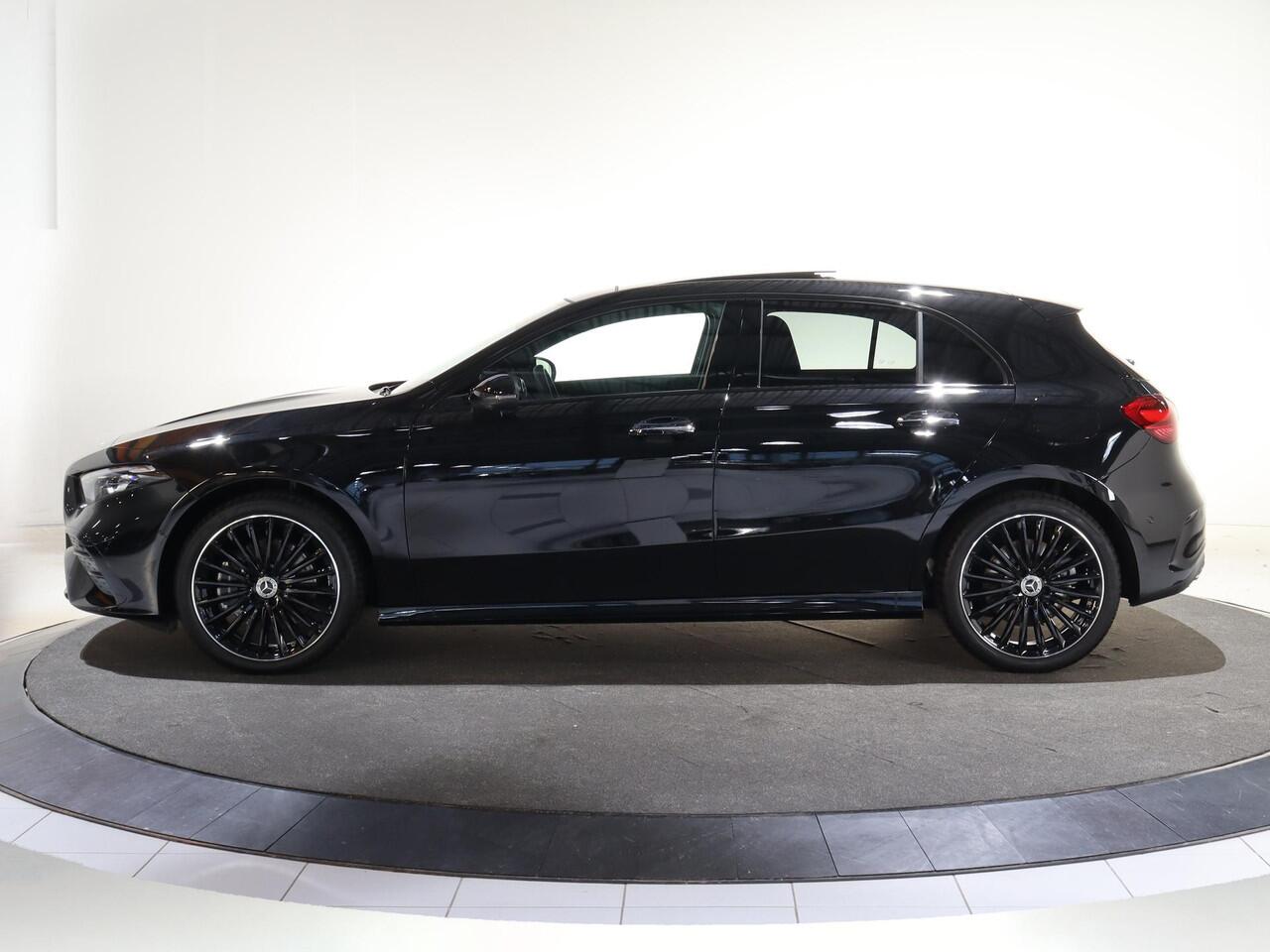 Mercedes-Benz A-KLASSE 250e Business Solution AMG | Panoramaschuifdak | Premium Plus | 19"AMG-velgen | Head-up display | Dodehoekassistent |